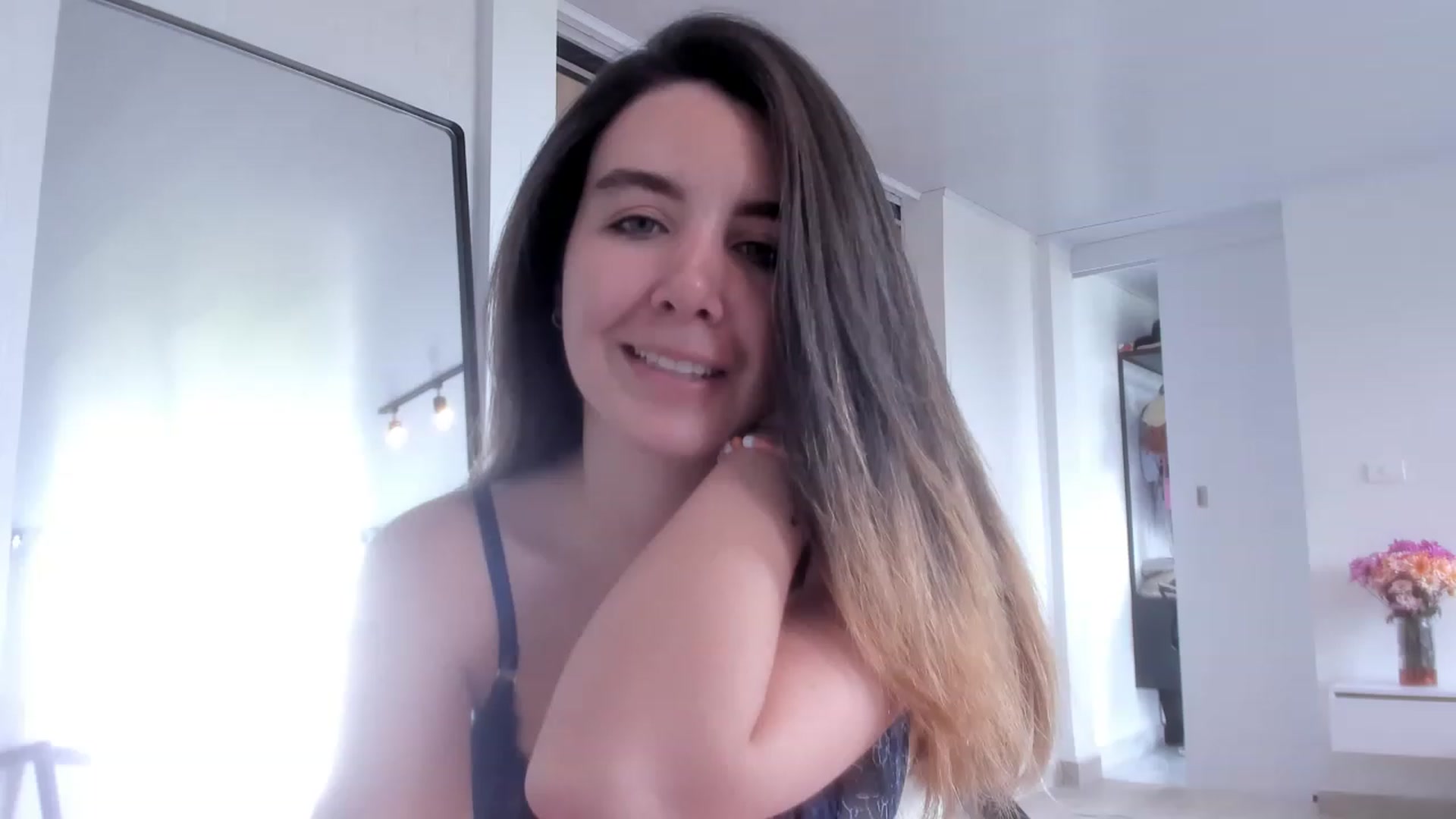 Gallery image thumbnail from LauraVega's myfreecams stream on, 01/21/2023, 17:08 image 14 of 20