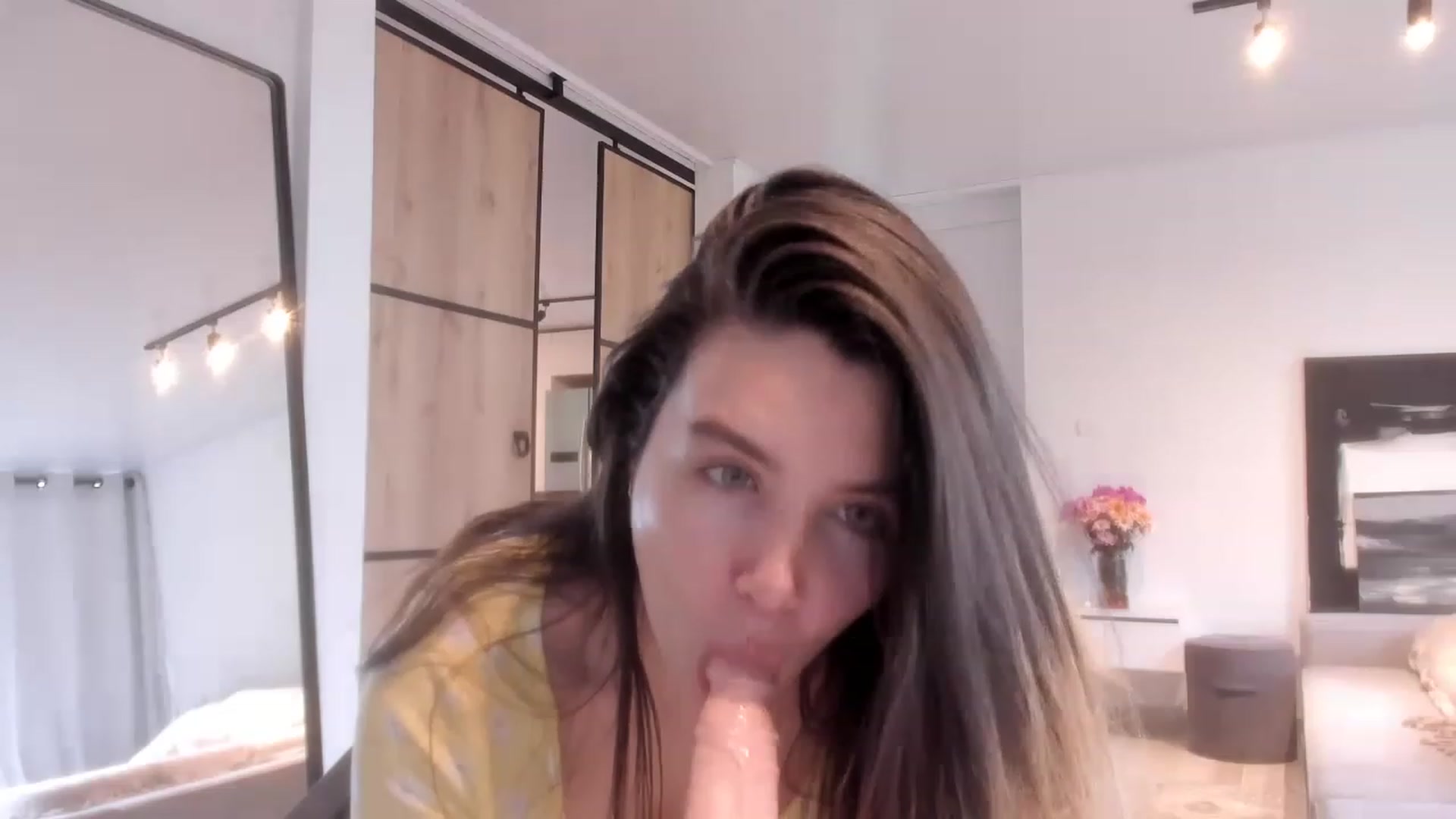 Gallery image thumbnail from LauraVega's myfreecams stream on, 01/22/2023, 16:52 image 6 of 20