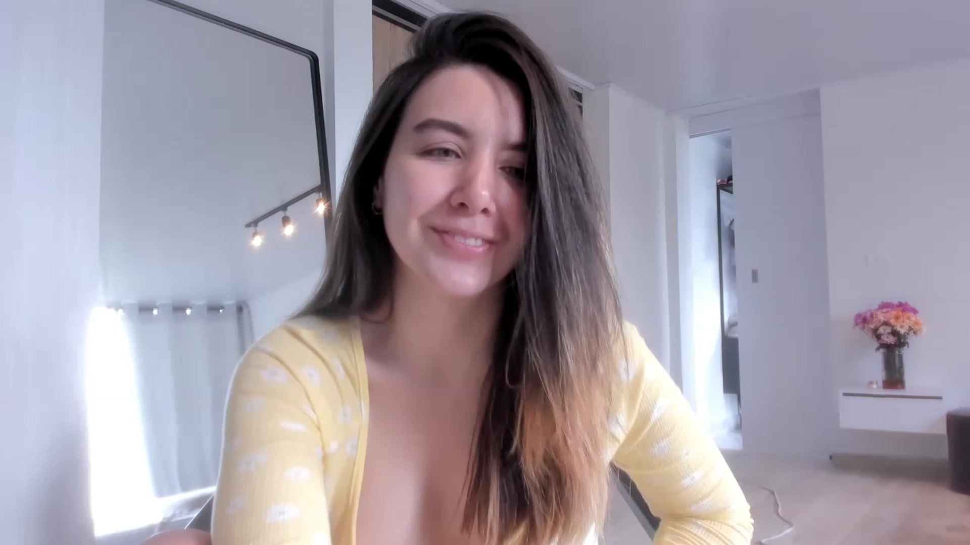 Gallery image thumbnail from LauraVega's myfreecams stream on, 01/22/2023, 16:52 image 2 of 20