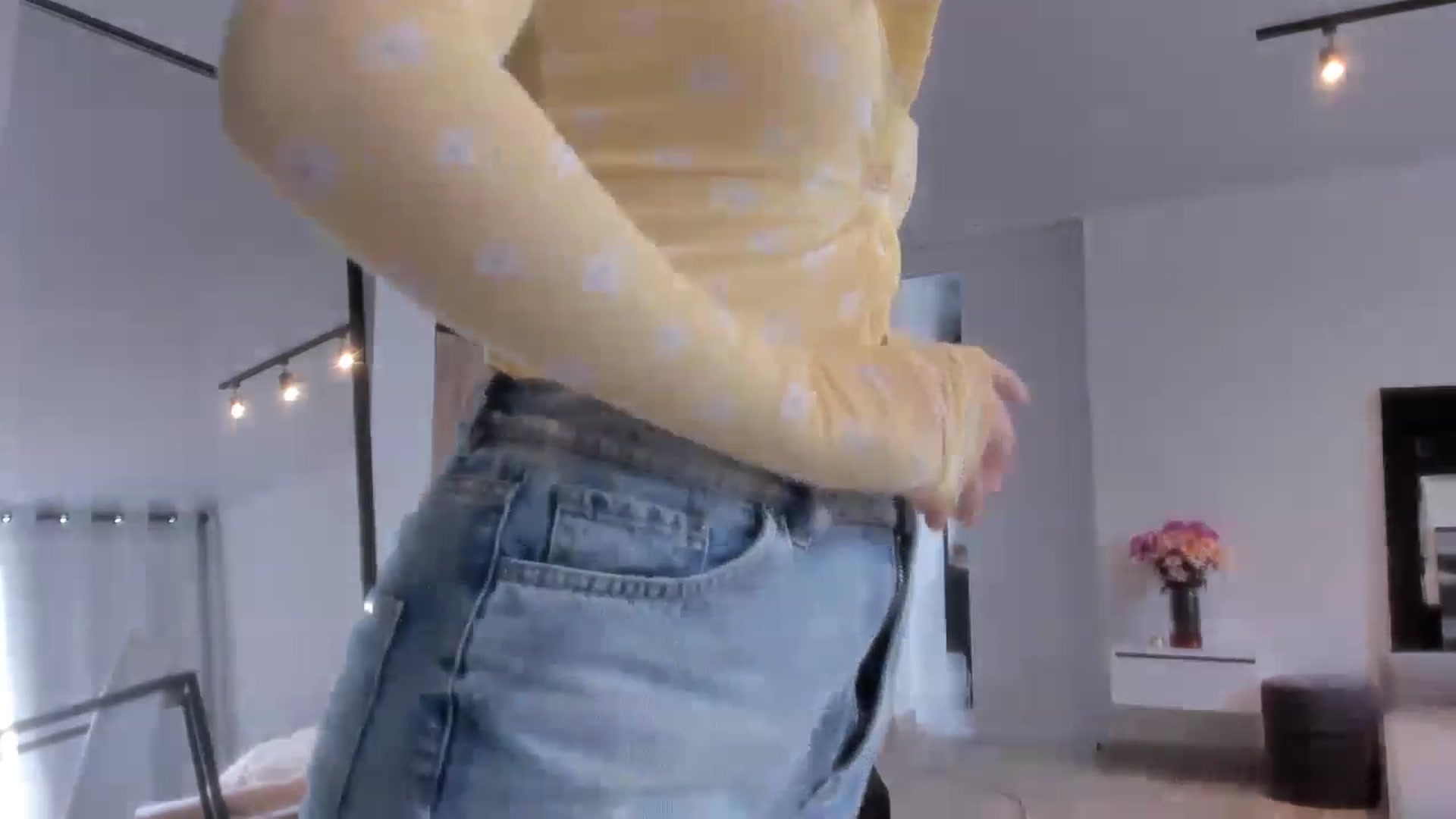 Gallery image thumbnail from LauraVega's myfreecams stream on, 01/22/2023, 16:52 image 11 of 20