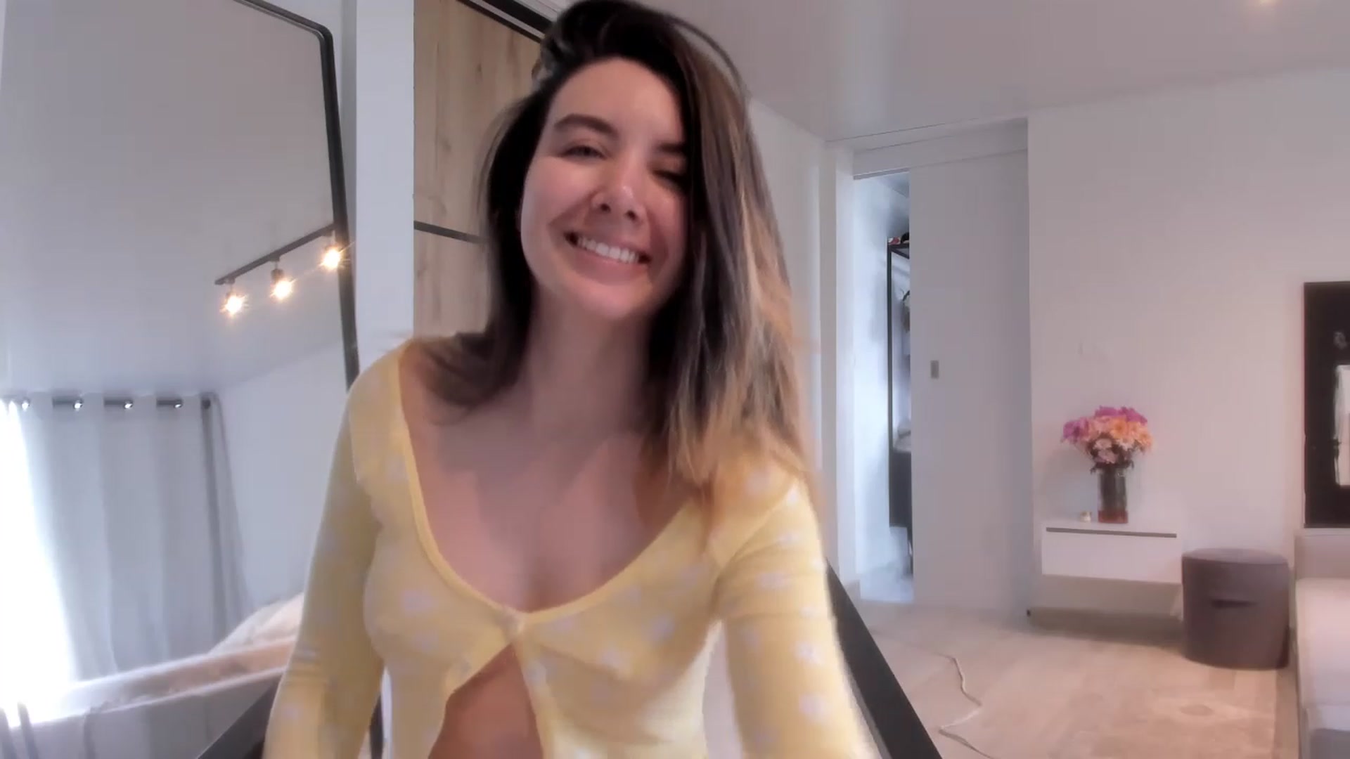 Gallery image thumbnail from LauraVega's myfreecams stream on, 01/22/2023, 16:52 image 12 of 20