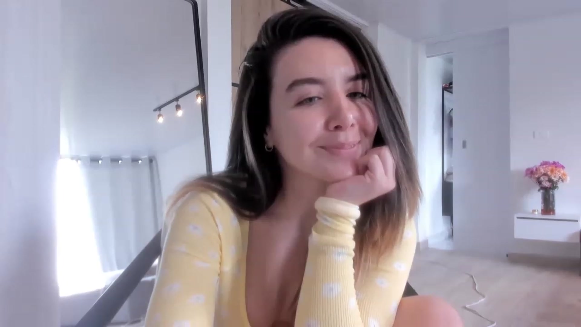 Gallery image thumbnail from LauraVega's myfreecams stream on, 01/22/2023, 17:02 image 16 of 20