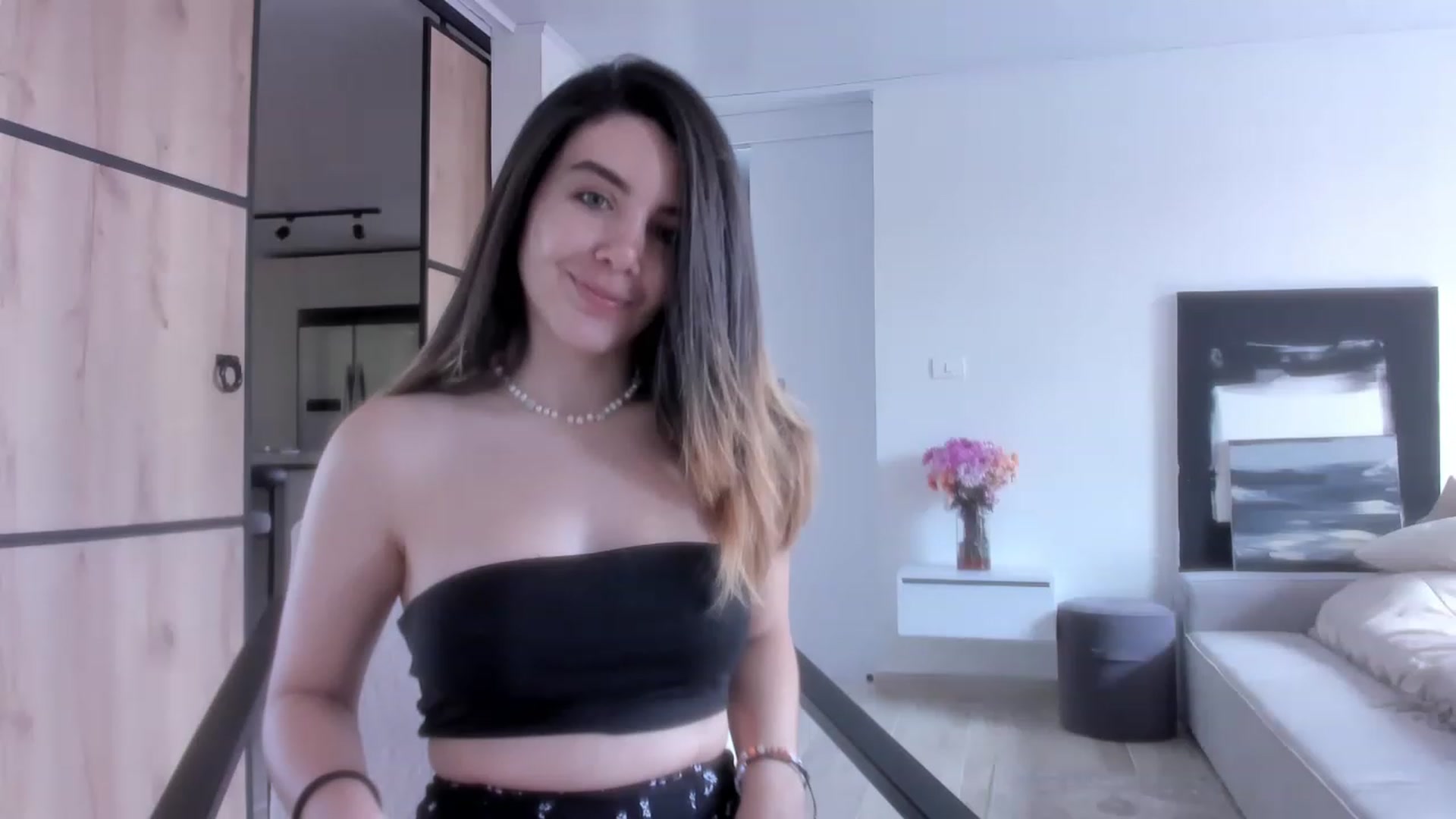 Gallery image thumbnail from LauraVega's myfreecams stream on, 01/27/2023, 16:59 image 3 of 20