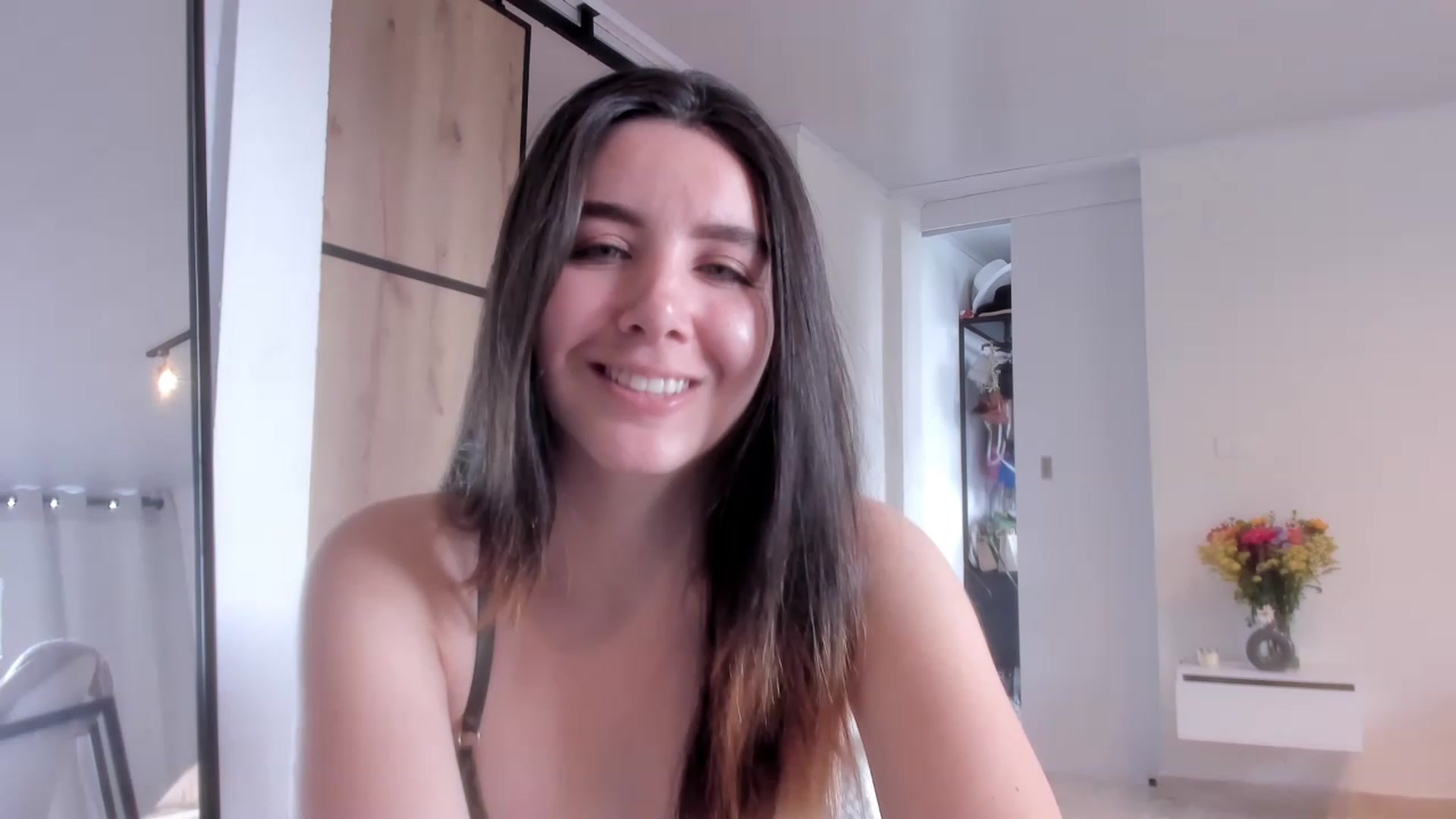 Gallery image thumbnail from LauraVega's myfreecams stream on, 03/01/2023, 14:58 image 5 of 20