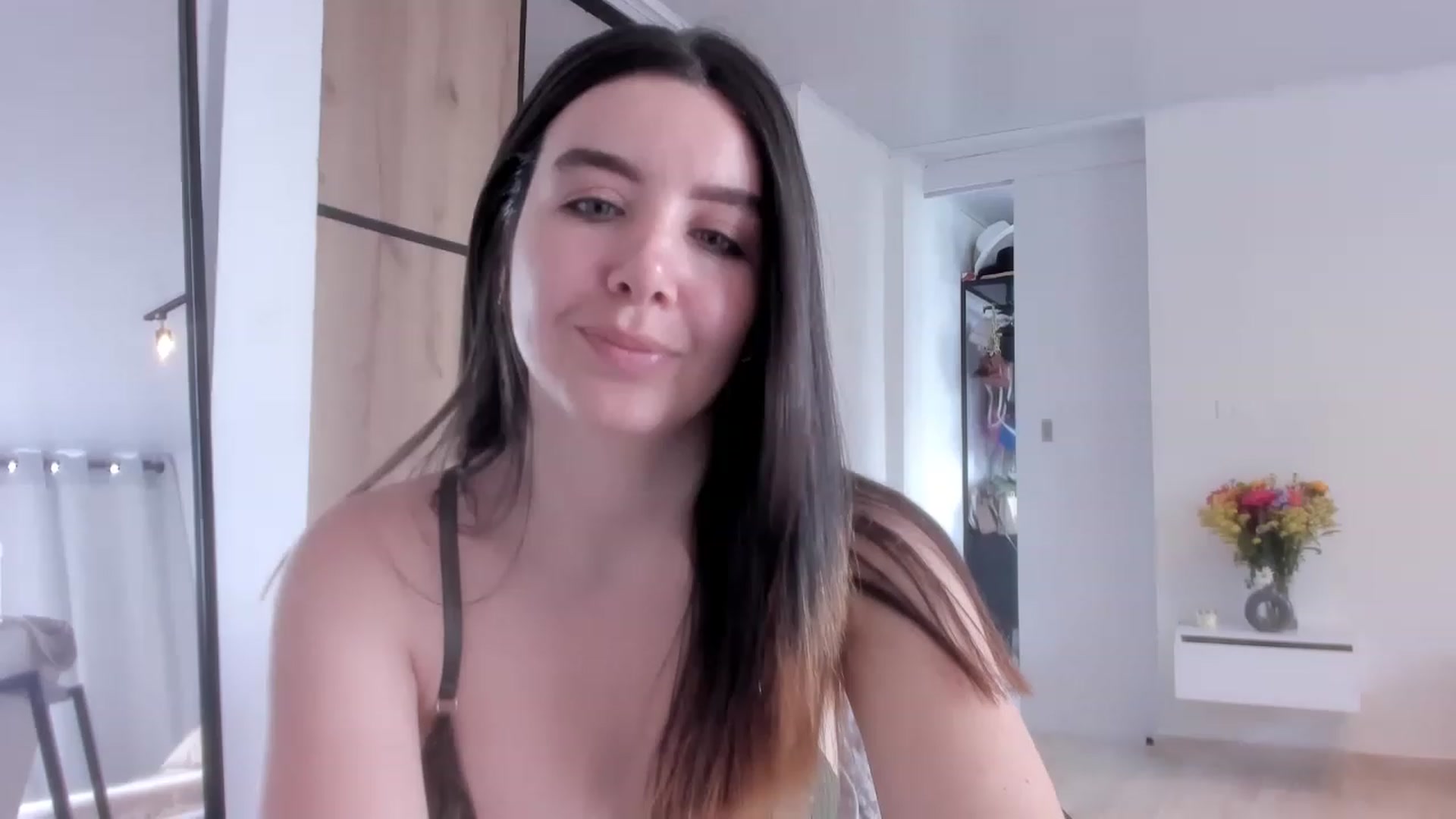 Gallery image thumbnail from LauraVega's myfreecams stream on, 03/01/2023, 14:58 image 14 of 20