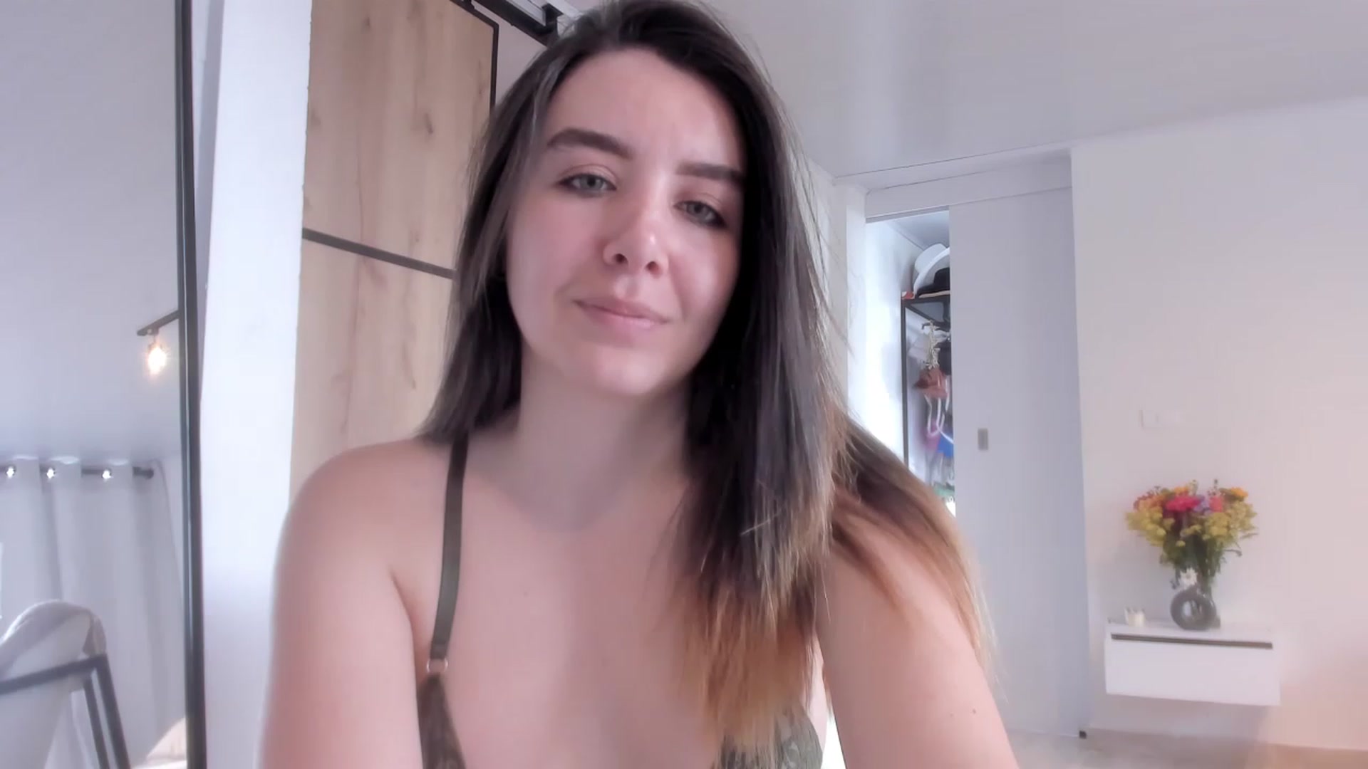 Gallery image thumbnail from LauraVega's myfreecams stream on, 03/01/2023, 14:58 image 3 of 20