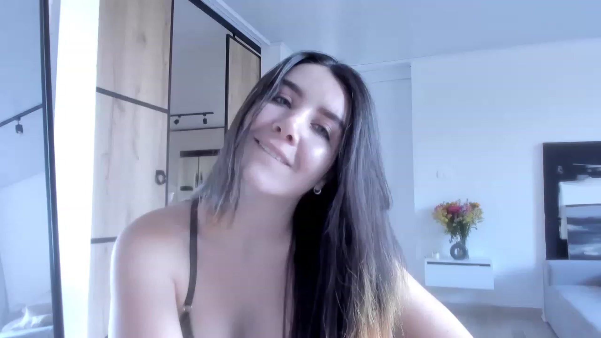 Gallery image thumbnail from LauraVega's myfreecams stream on, 03/01/2023, 23:16 image 1 of 20