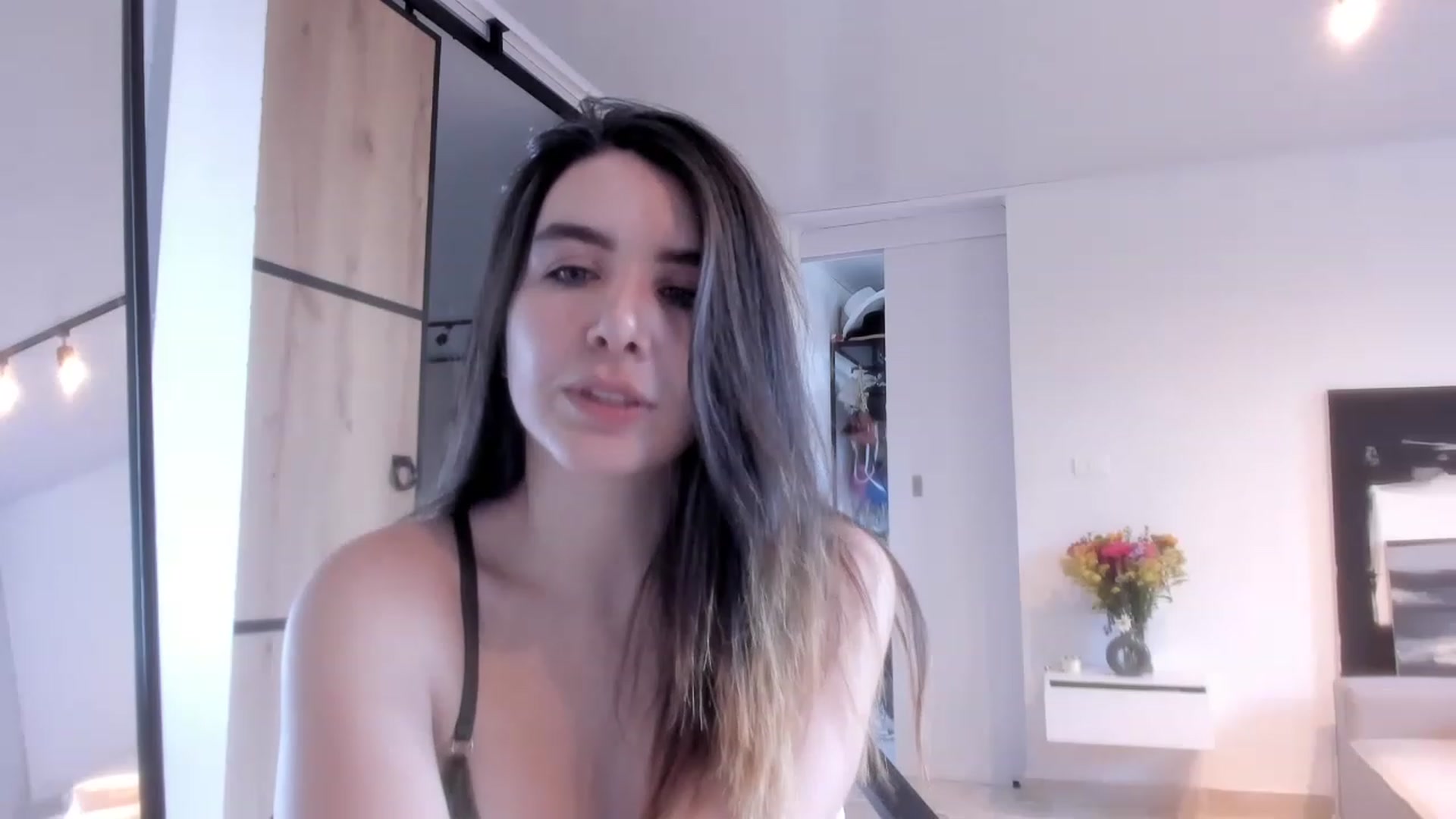 Gallery image thumbnail from LauraVega's myfreecams stream on, 03/01/2023, 23:16 image 9 of 20