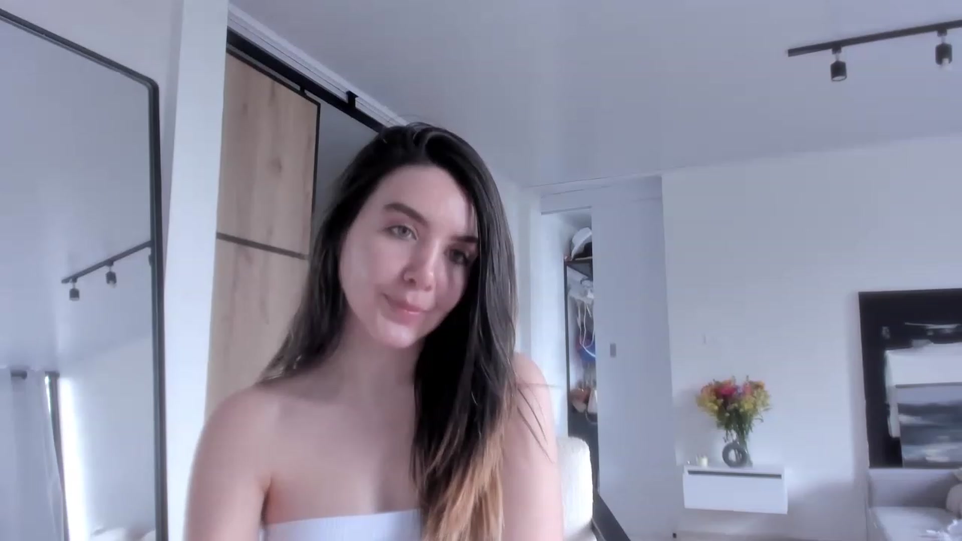 Gallery image thumbnail from LauraVega's myfreecams stream on, 03/02/2023, 16:46 image 7 of 20