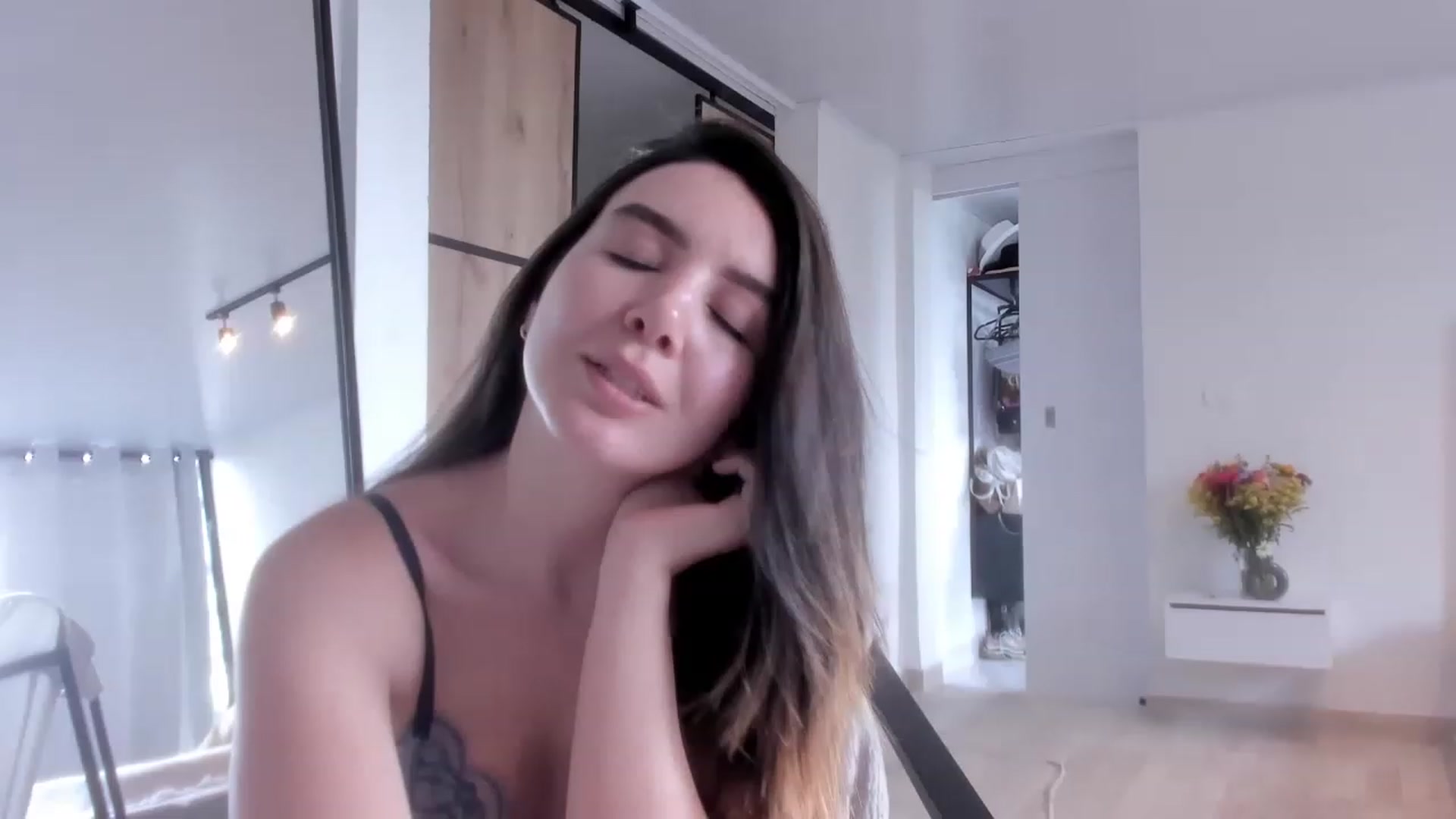 Gallery image thumbnail from LauraVega's myfreecams stream on, 03/03/2023, 17:08 image 7 of 20