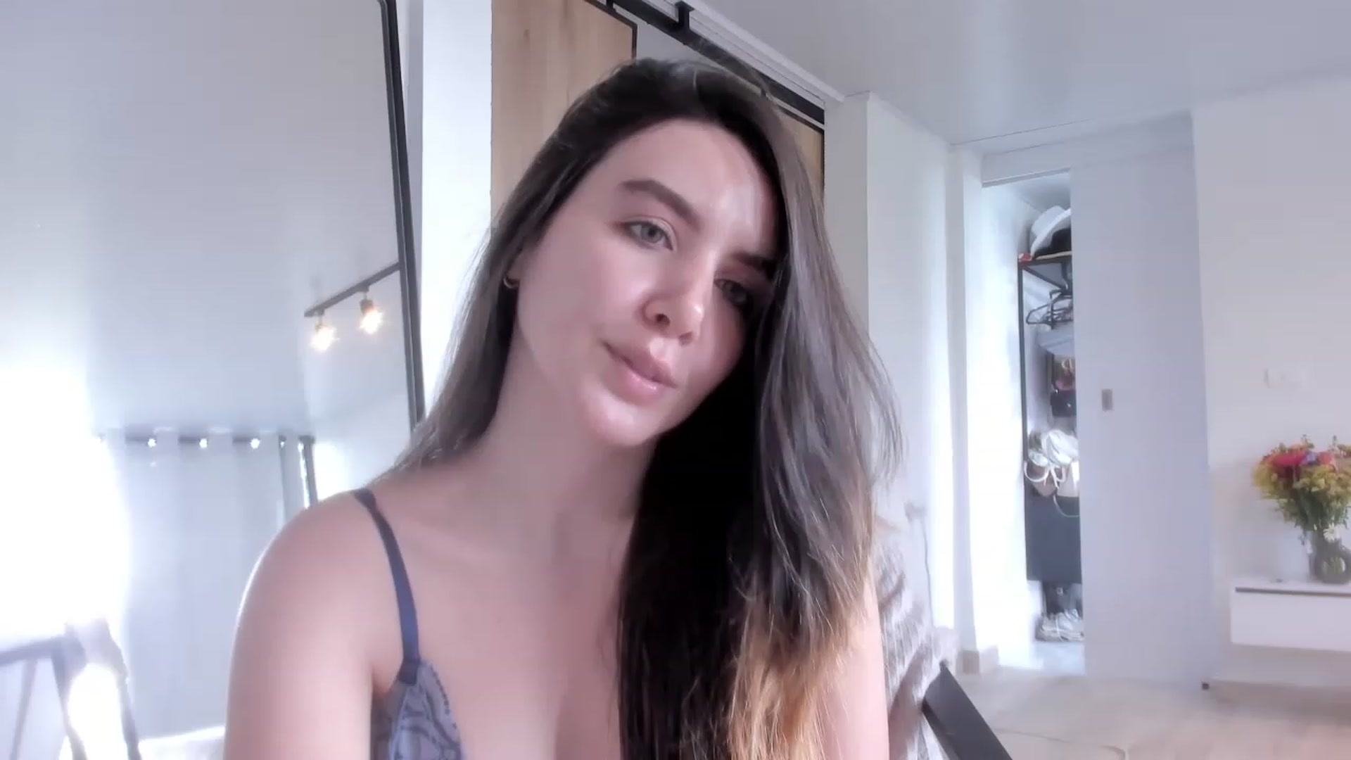 Gallery image thumbnail from LauraVega's myfreecams stream on, 03/03/2023, 17:08 image 14 of 20