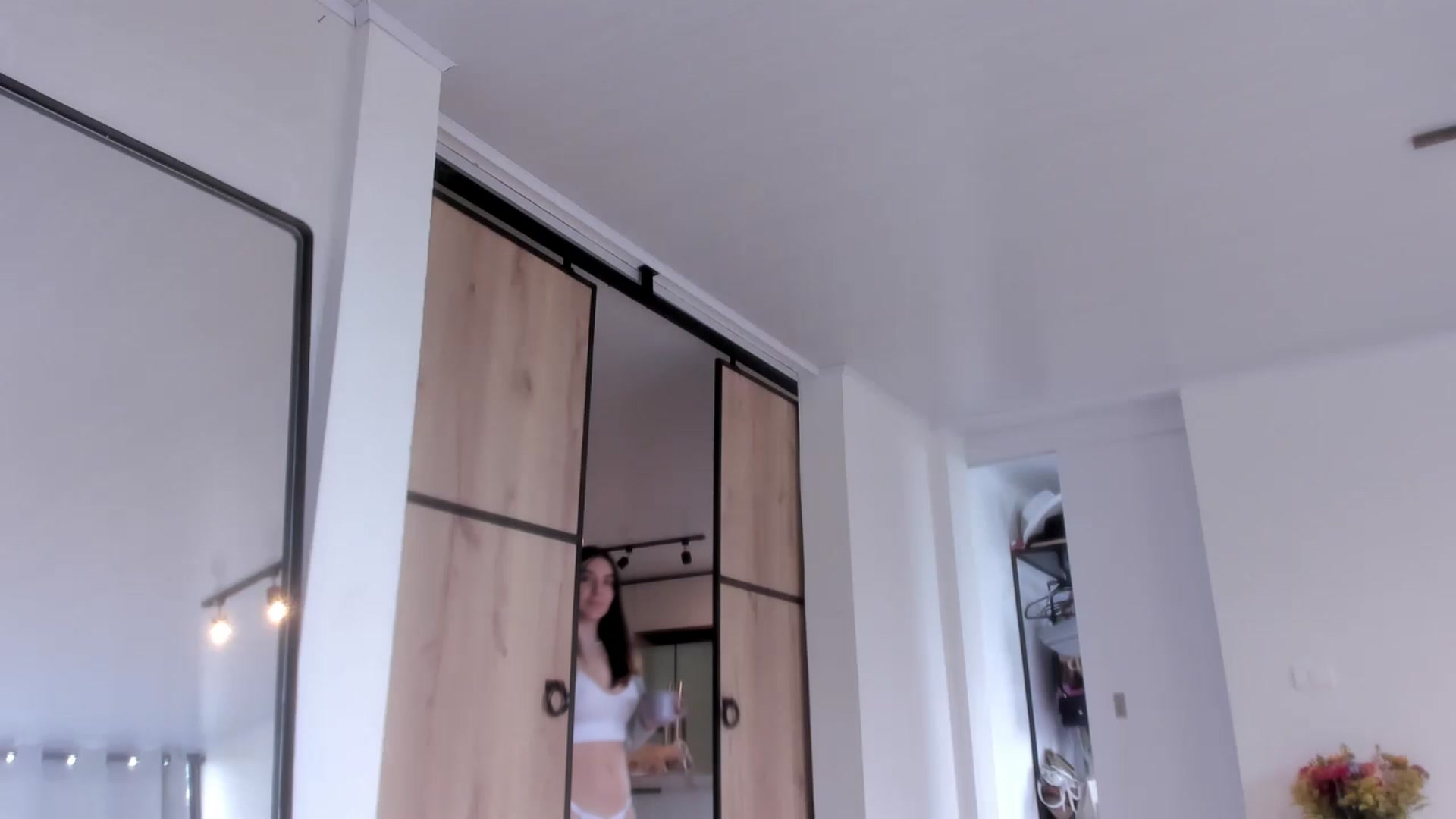 Gallery image thumbnail from LauraVega's myfreecams stream on, 03/05/2023, 17:45 image 3 of 20