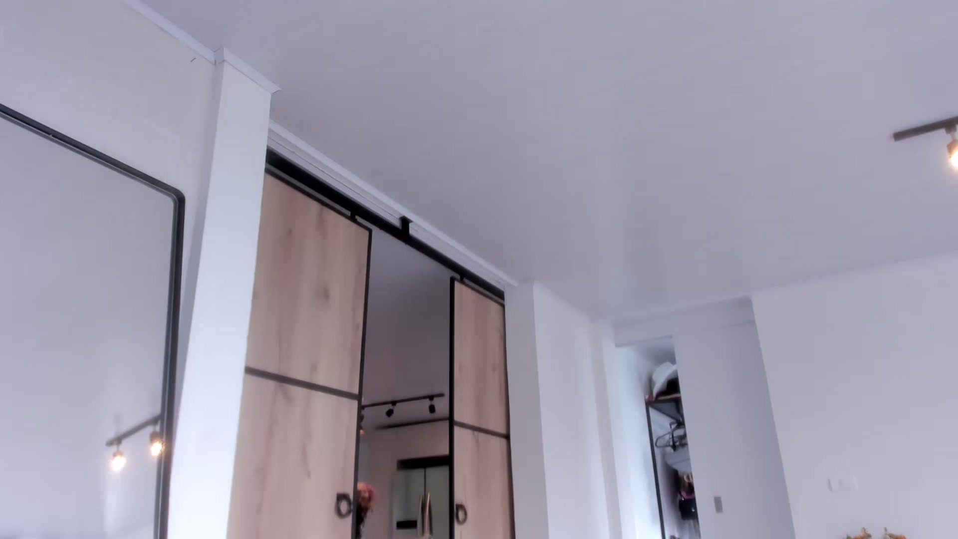 Gallery image thumbnail from LauraVega's myfreecams stream on, 03/05/2023, 17:45 image 7 of 20