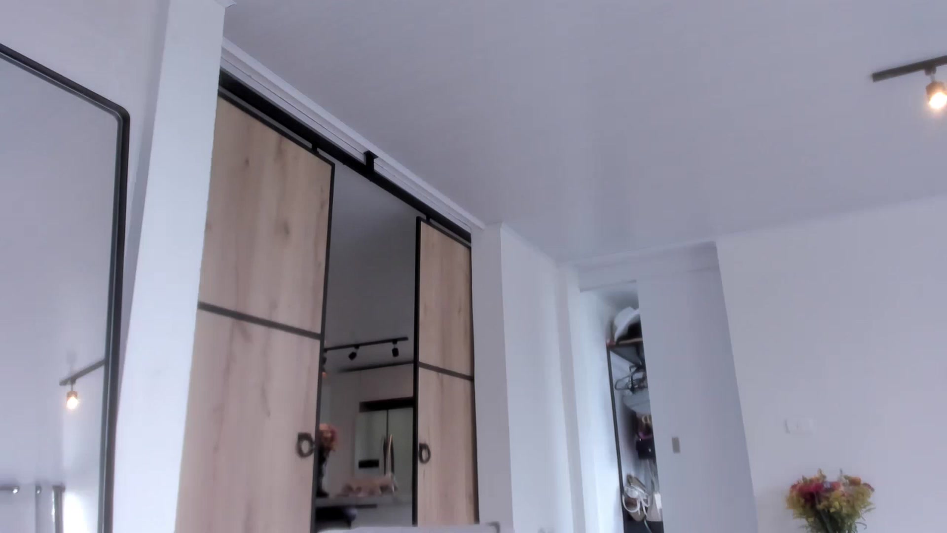 Gallery image thumbnail from LauraVega's myfreecams stream on, 03/05/2023, 17:45 image 14 of 20