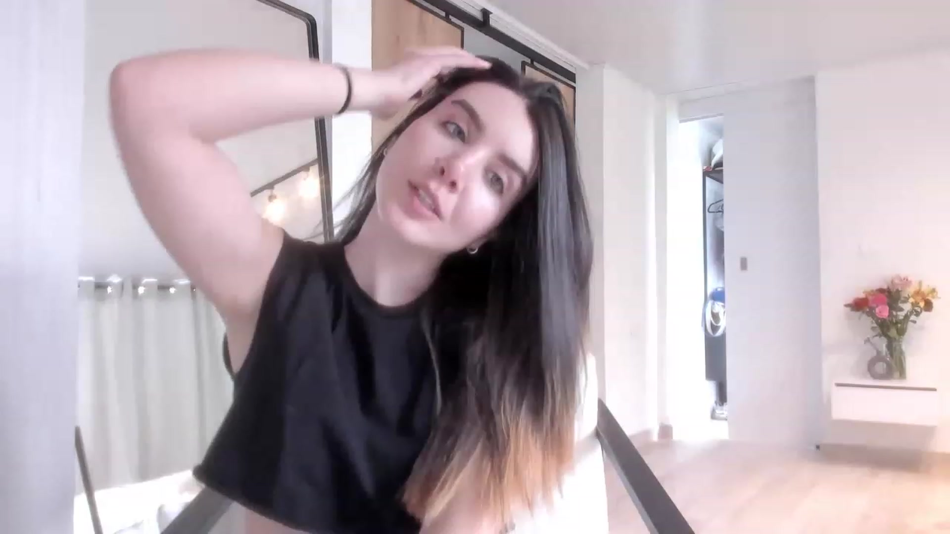 Gallery image thumbnail from LauraVega's myfreecams stream on, 03/10/2023, 23:50 image 2 of 20