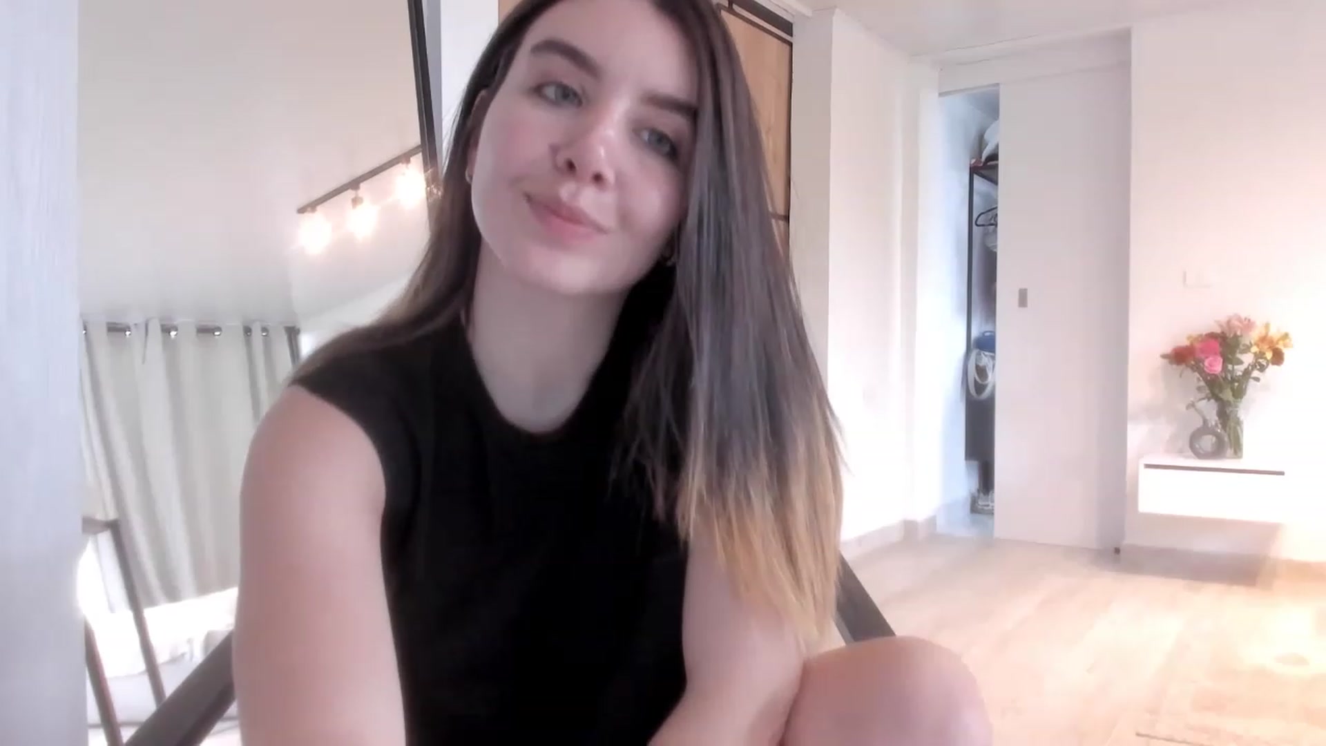 Gallery image thumbnail from LauraVega's myfreecams stream on, 03/10/2023, 23:50 image 9 of 20