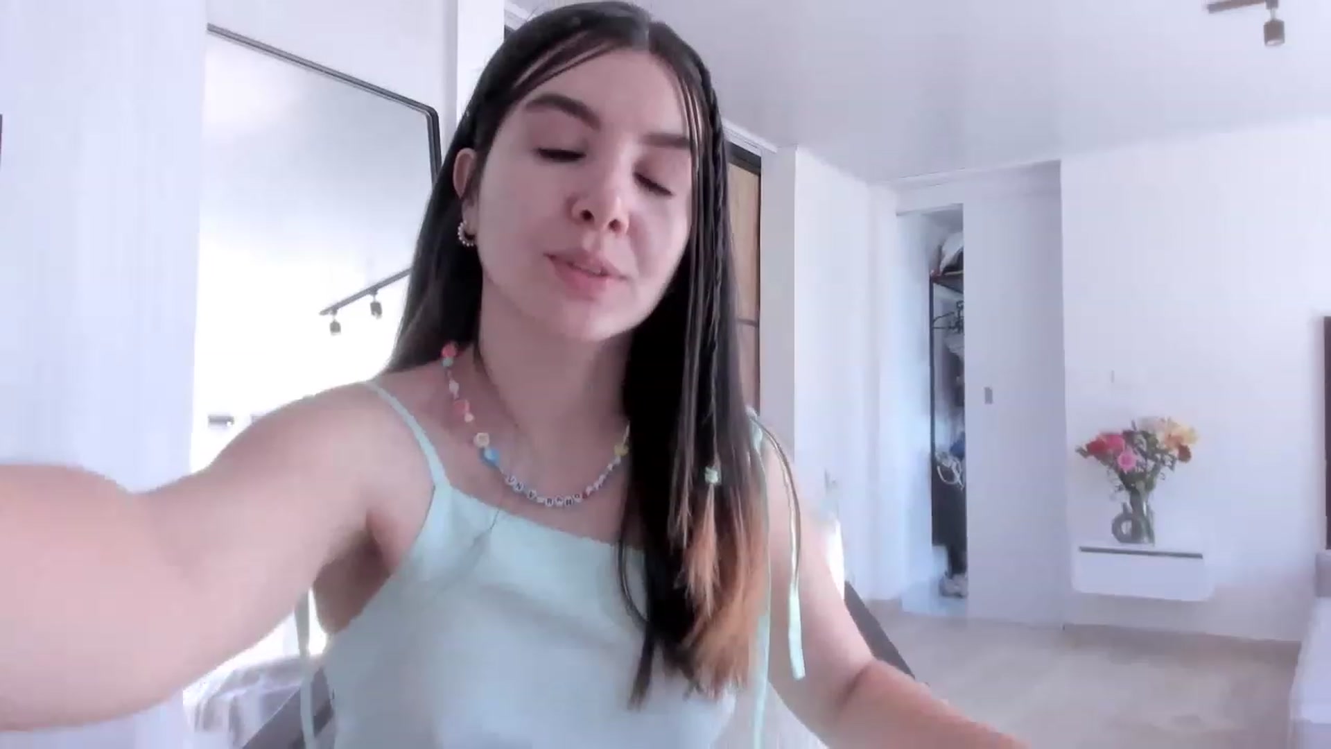 Gallery image thumbnail from LauraVega's myfreecams stream on, 03/19/2023, 15:20 image 2 of 20