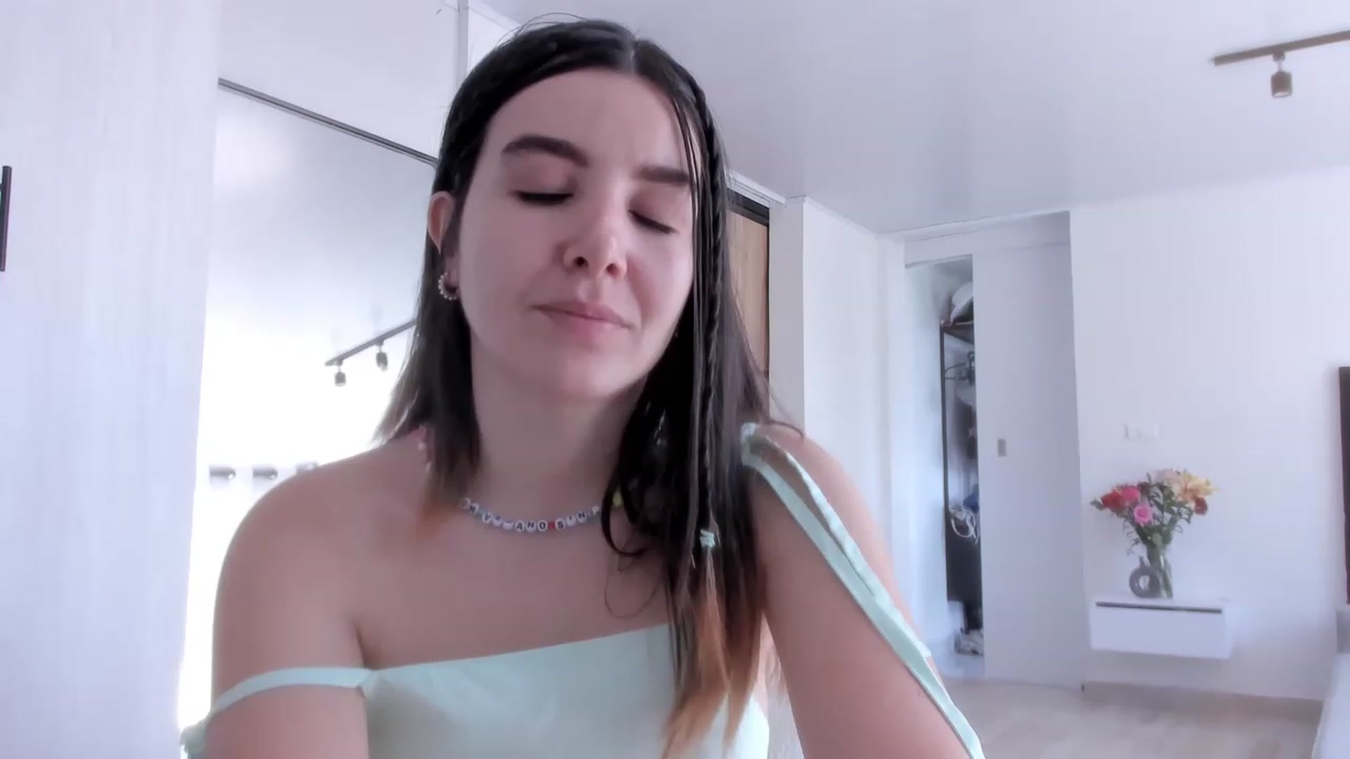 Gallery image thumbnail from LauraVega's myfreecams stream on, 03/19/2023, 15:20 image 6 of 20