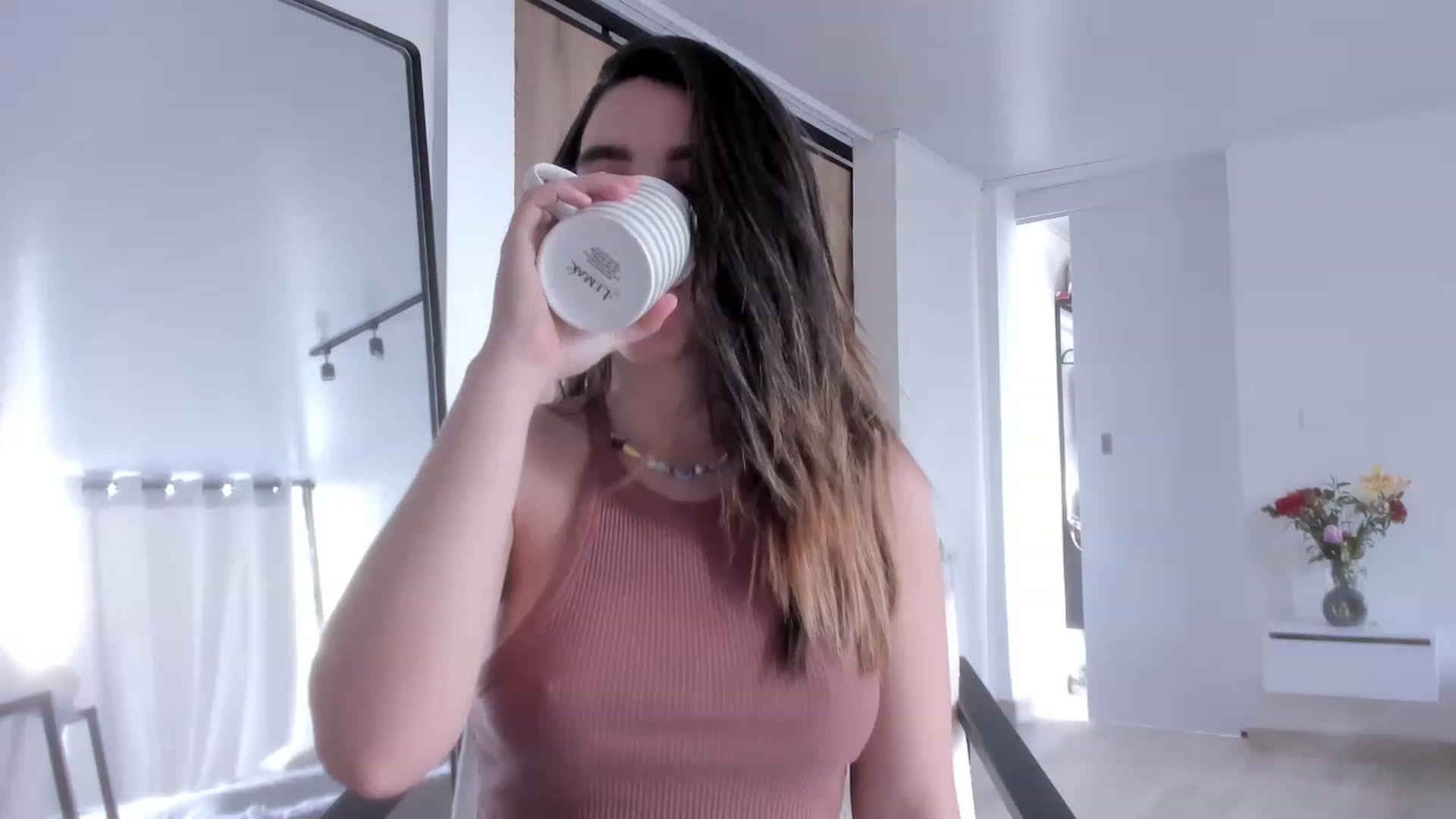 Gallery image thumbnail from LauraVega's myfreecams stream on, 03/29/2023, 15:09 image 10 of 20