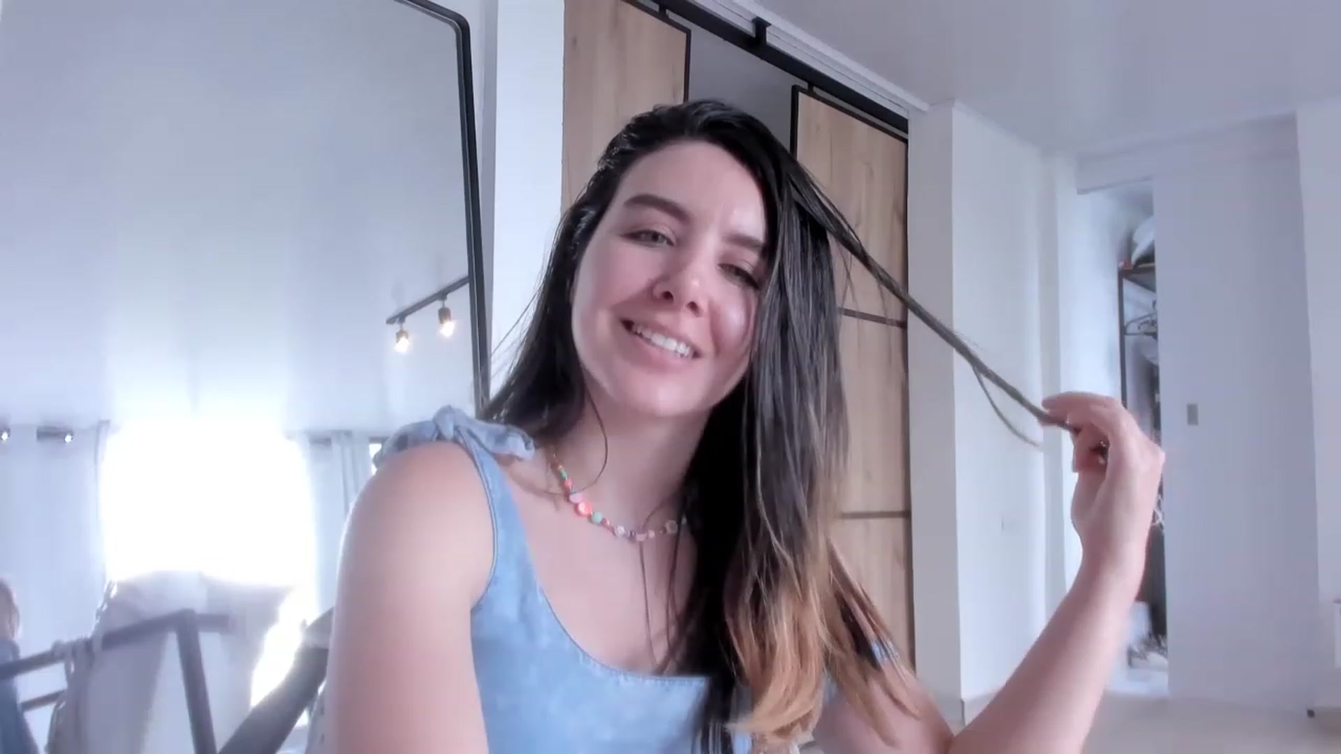 Gallery image thumbnail from LauraVega's myfreecams stream on, 04/01/2023, 17:42 image 12 of 20