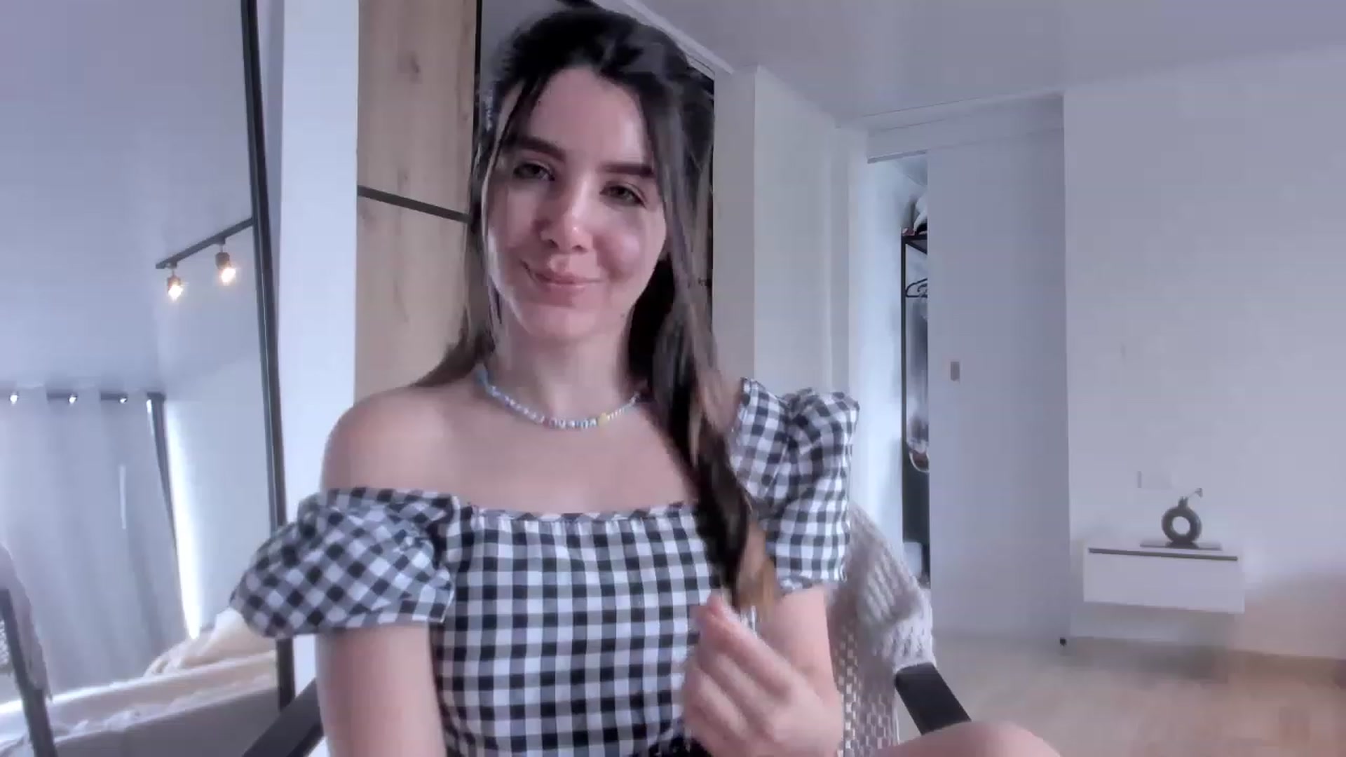 Gallery image thumbnail from LauraVega's myfreecams stream on, 04/02/2023, 16:45 image 2 of 20