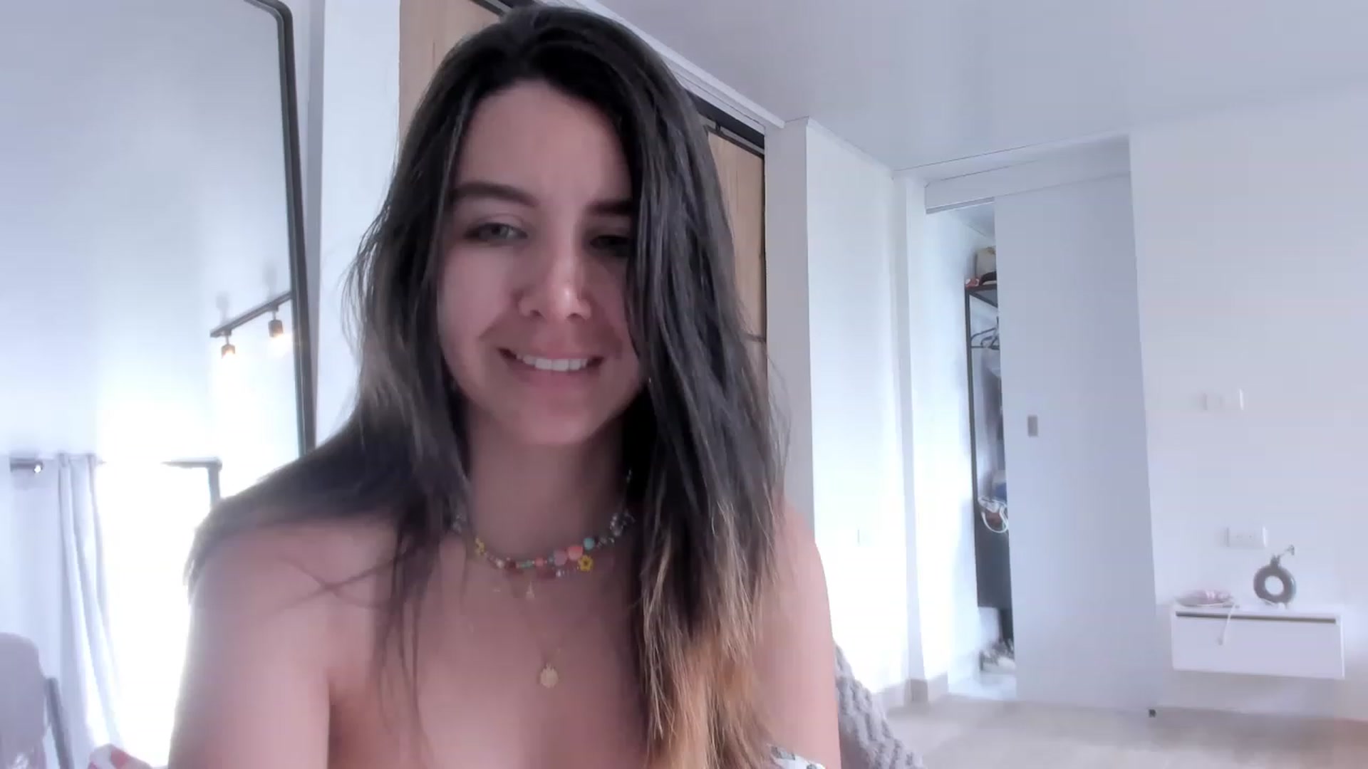 Gallery image thumbnail from LauraVega's myfreecams stream on, 04/12/2023, 17:13 image 5 of 20