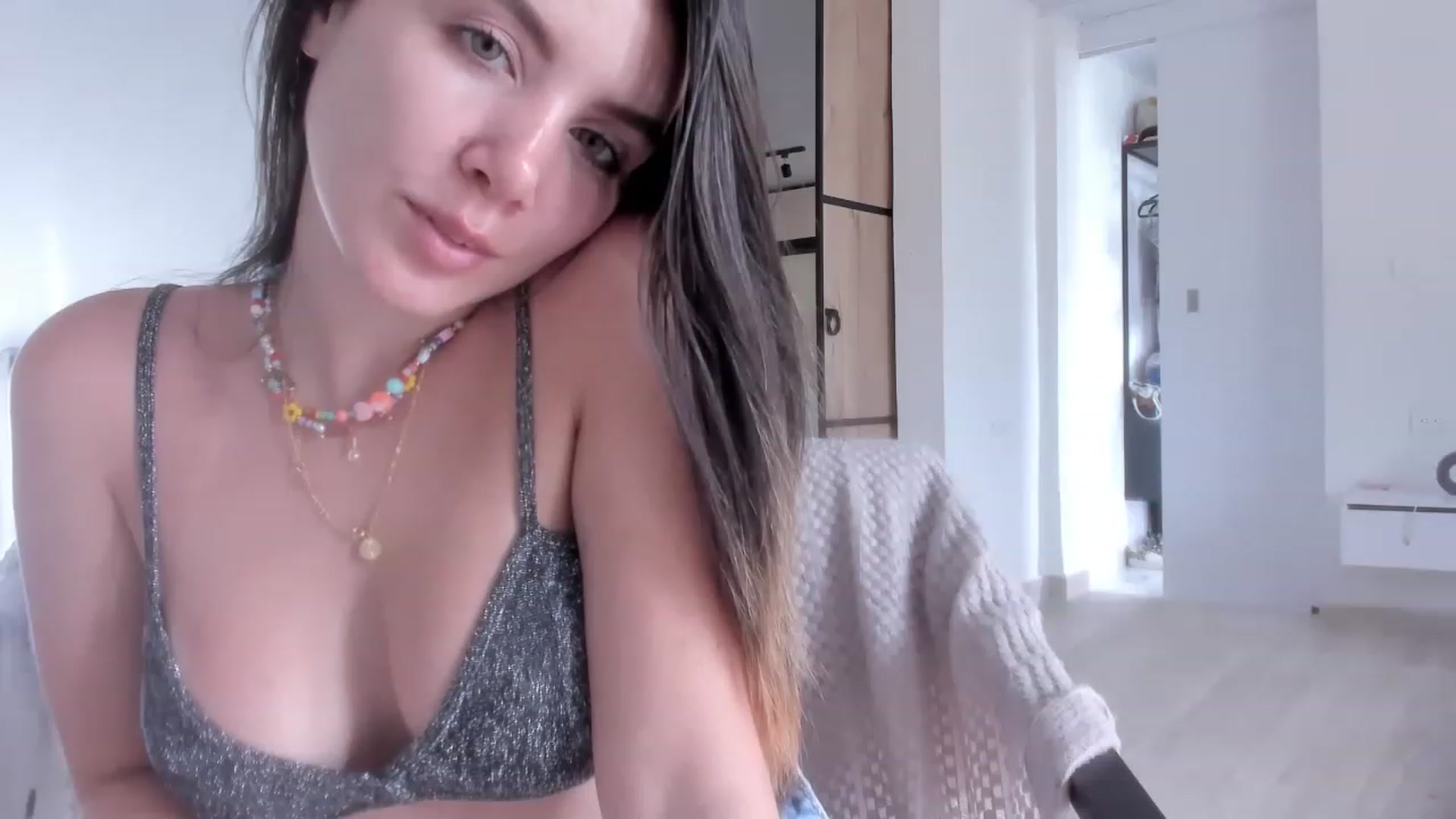 Gallery image thumbnail from LauraVega's myfreecams stream on, 04/13/2023, 15:34 image 2 of 20