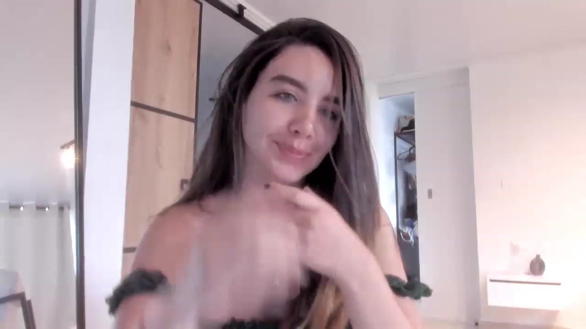 Gallery image thumbnail from LauraVega's myfreecams stream on, 04/15/2023, 22:37 image 19 of 20