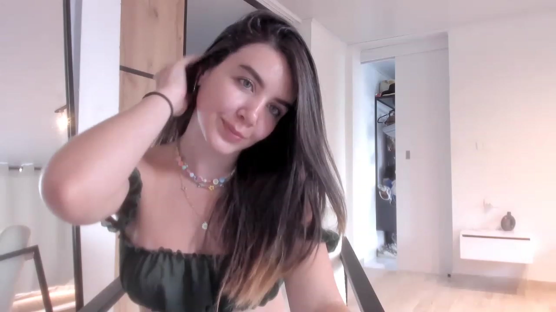 Gallery image thumbnail from LauraVega's myfreecams stream on, 04/15/2023, 22:37 image 14 of 20