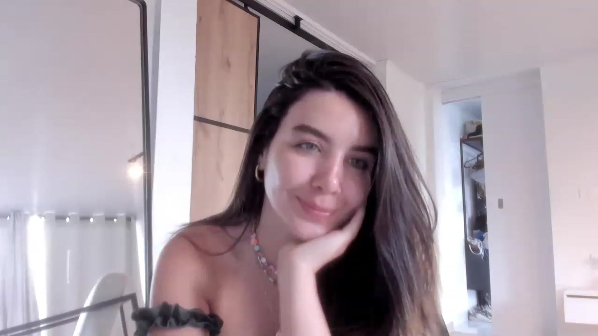 Gallery image thumbnail from LauraVega's myfreecams stream on, 04/15/2023, 22:37 image 6 of 20