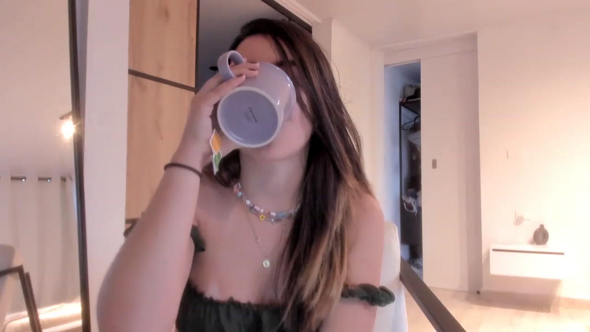 Gallery image thumbnail from LauraVega's myfreecams stream on, 04/15/2023, 23:12 image 14 of 20