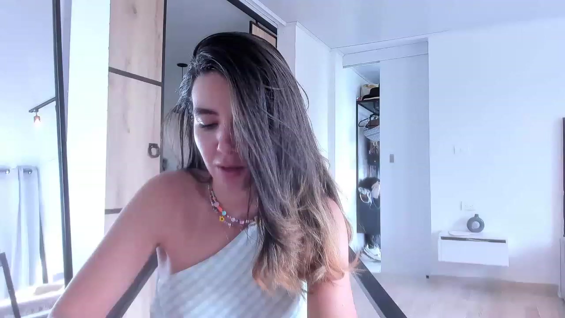 Gallery image thumbnail from LauraVega's myfreecams stream on, 04/19/2023, 16:20 image 13 of 20