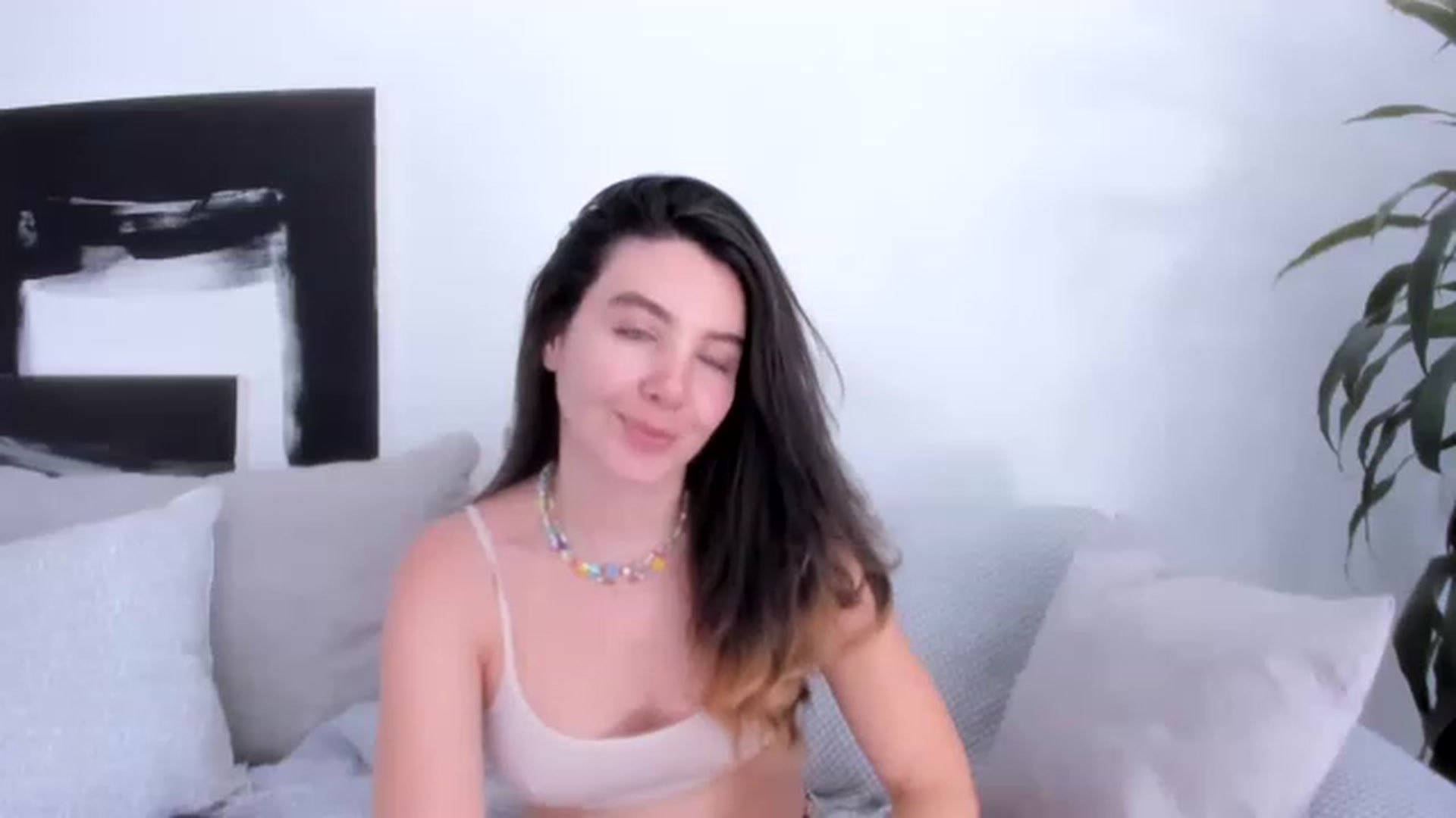 Gallery image thumbnail from LauraVega's myfreecams stream on, 05/02/2023, 16:11 image 2 of 20