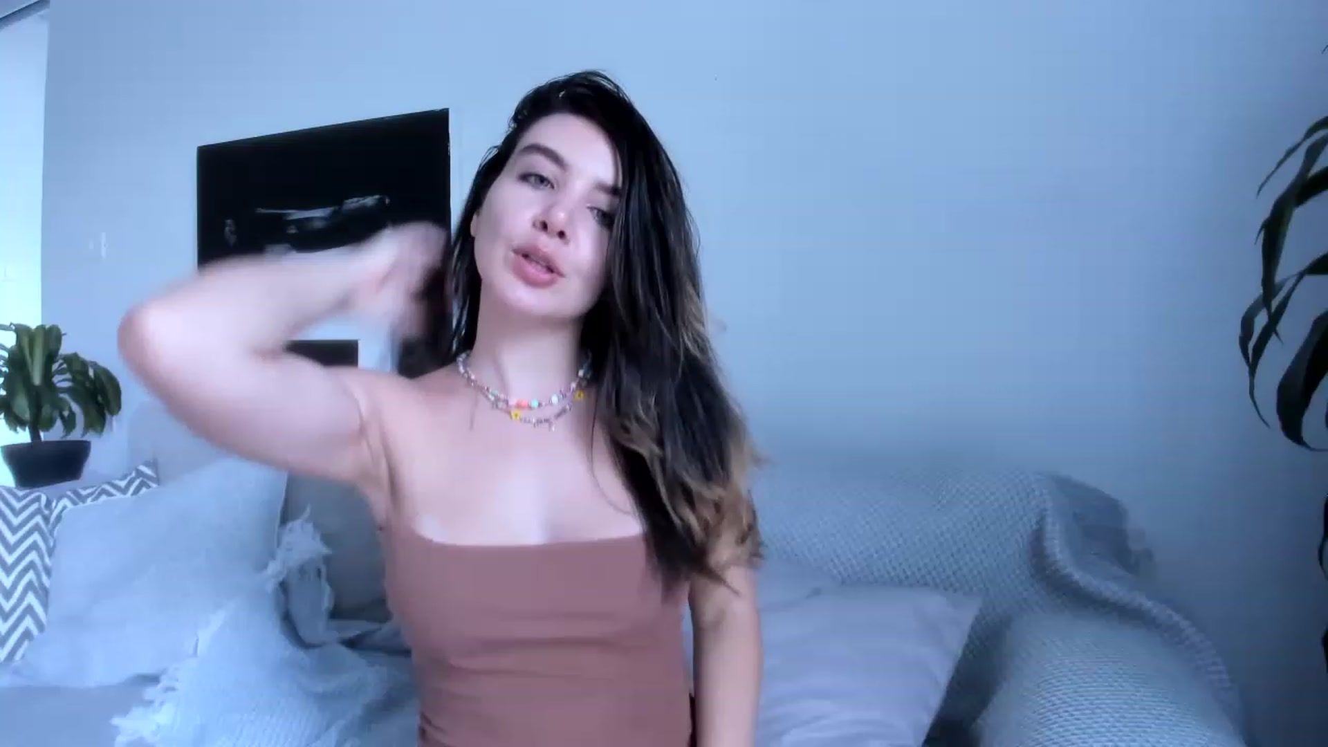 Gallery image thumbnail from LauraVega's myfreecams stream on, 05/03/2023, 23:02 image 1 of 20