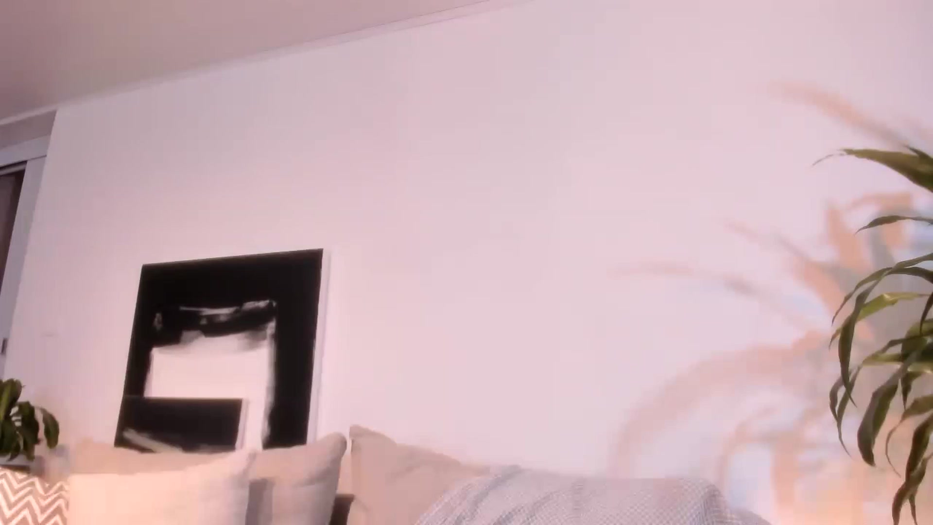 Gallery image thumbnail from LauraVega's myfreecams stream on, 05/04/2023, 23:47 image 15 of 20
