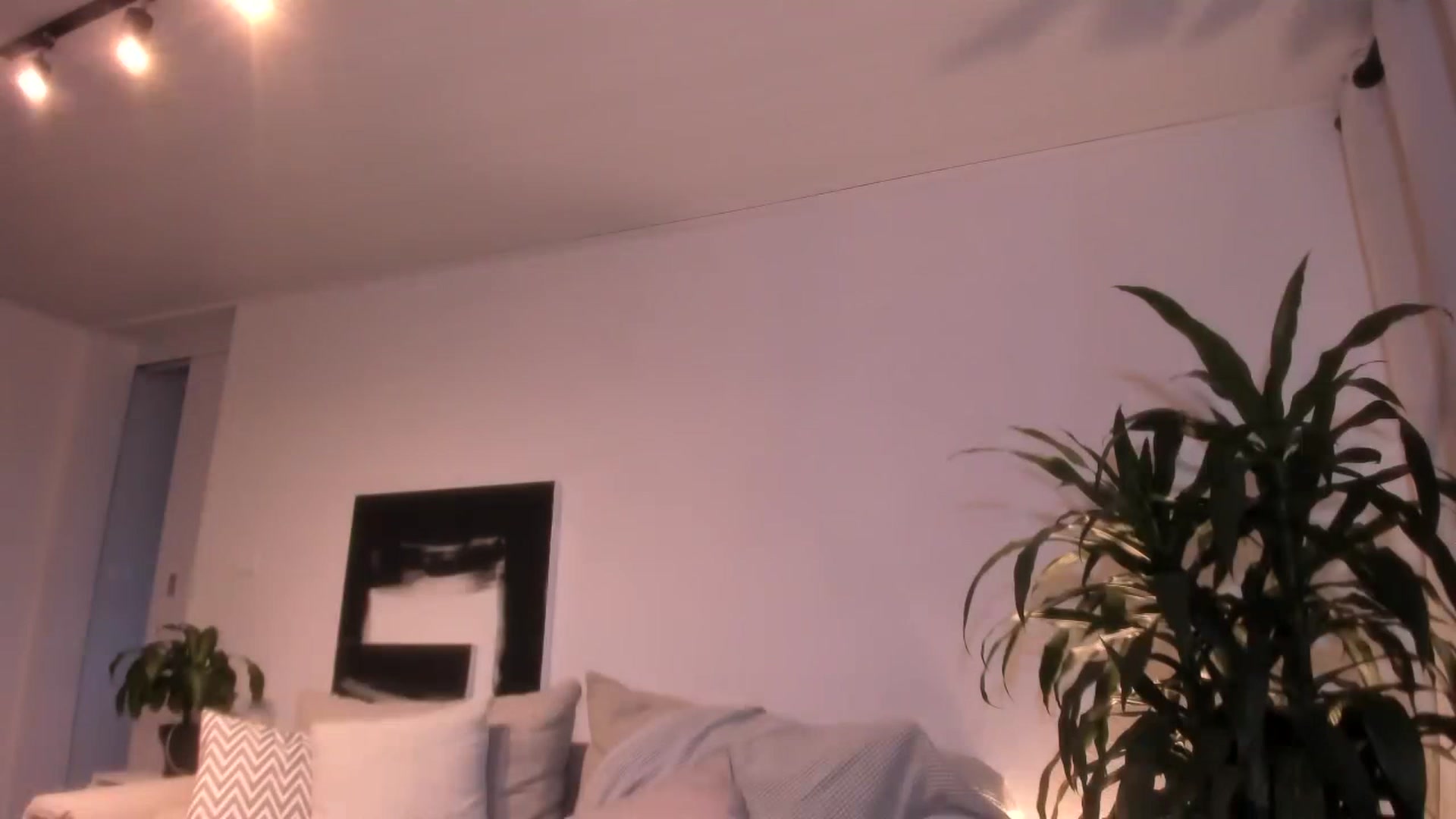 Gallery image thumbnail from LauraVega's myfreecams stream on, 05/04/2023, 23:47 image 2 of 20