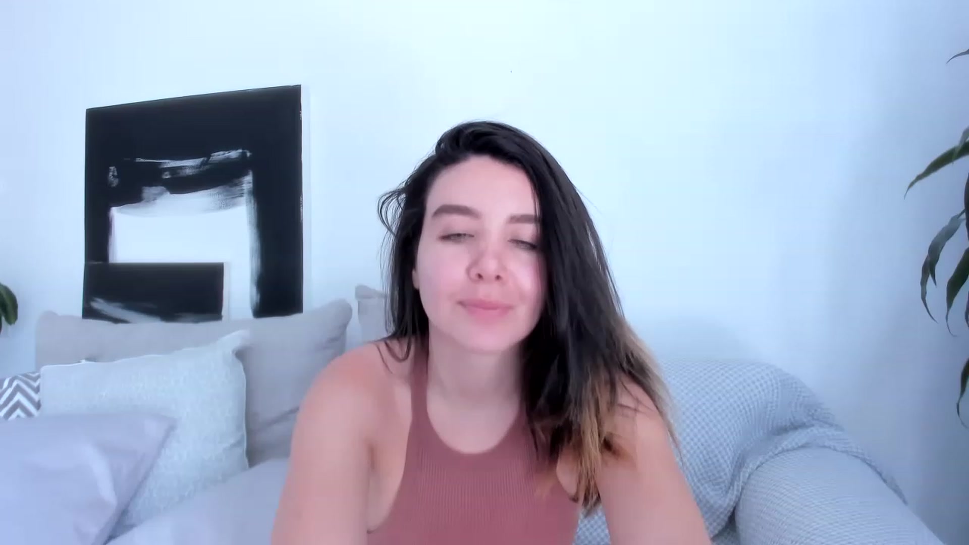 Gallery image thumbnail from LauraVega's myfreecams stream on, 05/06/2023, 17:59 image 6 of 20