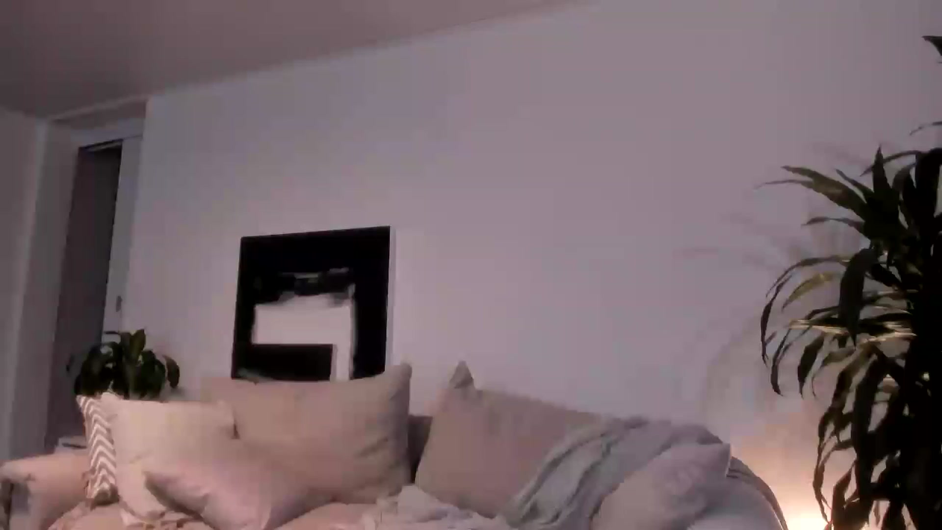 Gallery image thumbnail from LauraVega's myfreecams stream on, 05/10/2023, 24:03 image 15 of 20