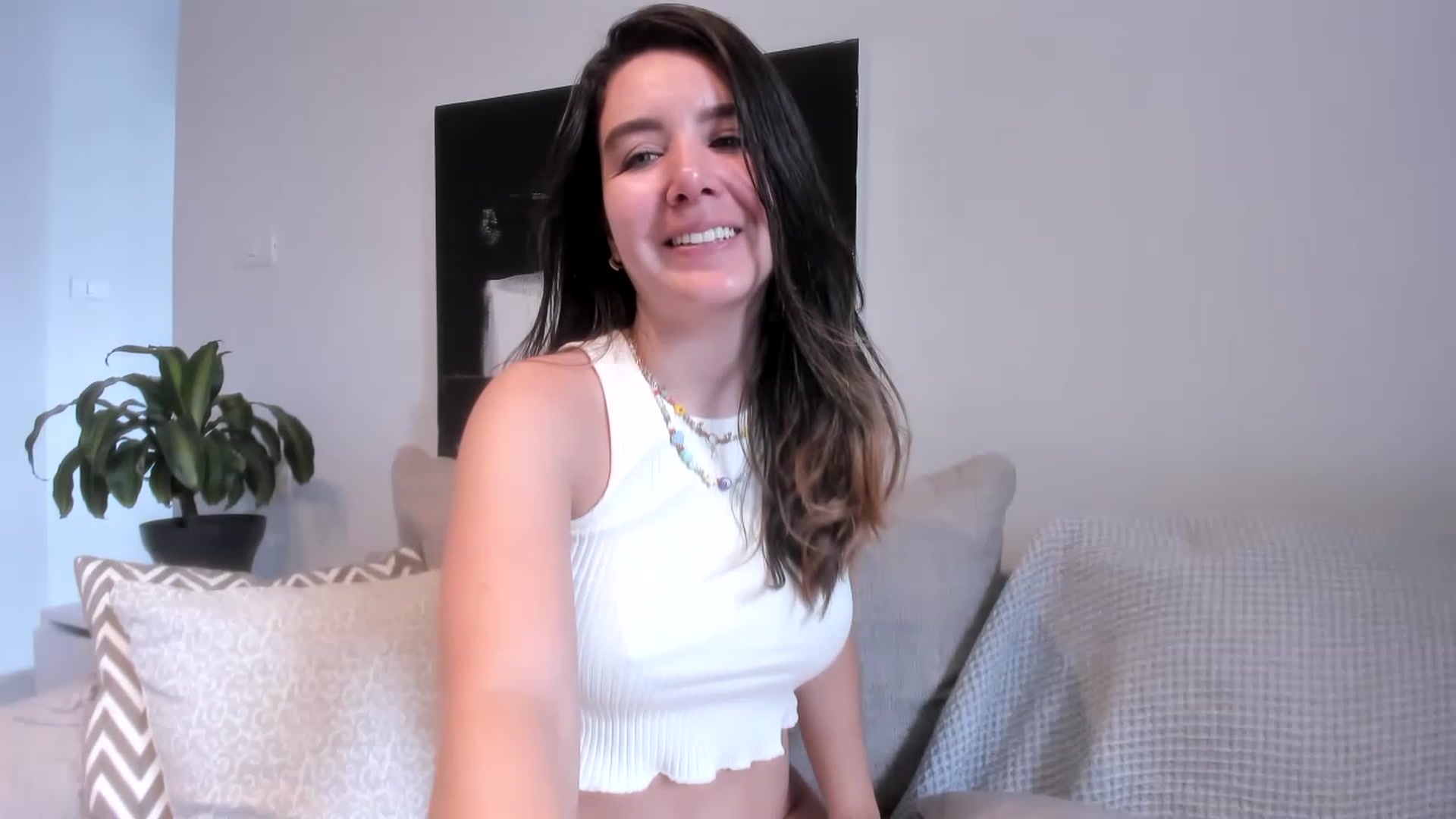 Gallery image thumbnail from LauraVega's myfreecams stream on, 05/12/2023, 16:23 image 6 of 20
