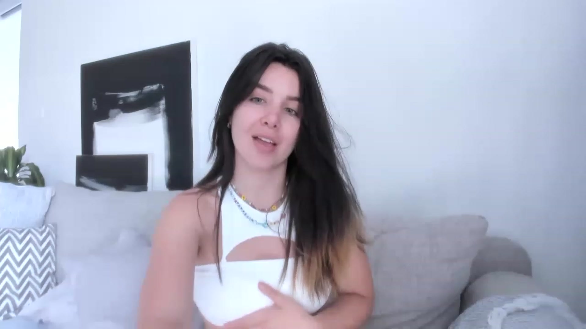 Gallery image thumbnail from LauraVega's myfreecams stream on, 05/19/2023, 17:40 image 16 of 20