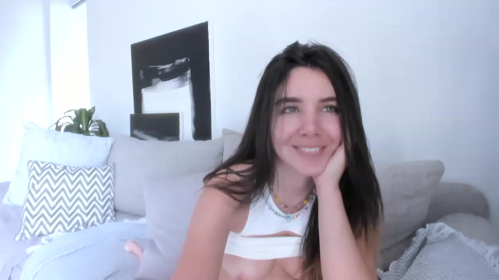 Gallery image thumbnail from LauraVega's myfreecams stream on, 05/19/2023, 17:49 image 17 of 20