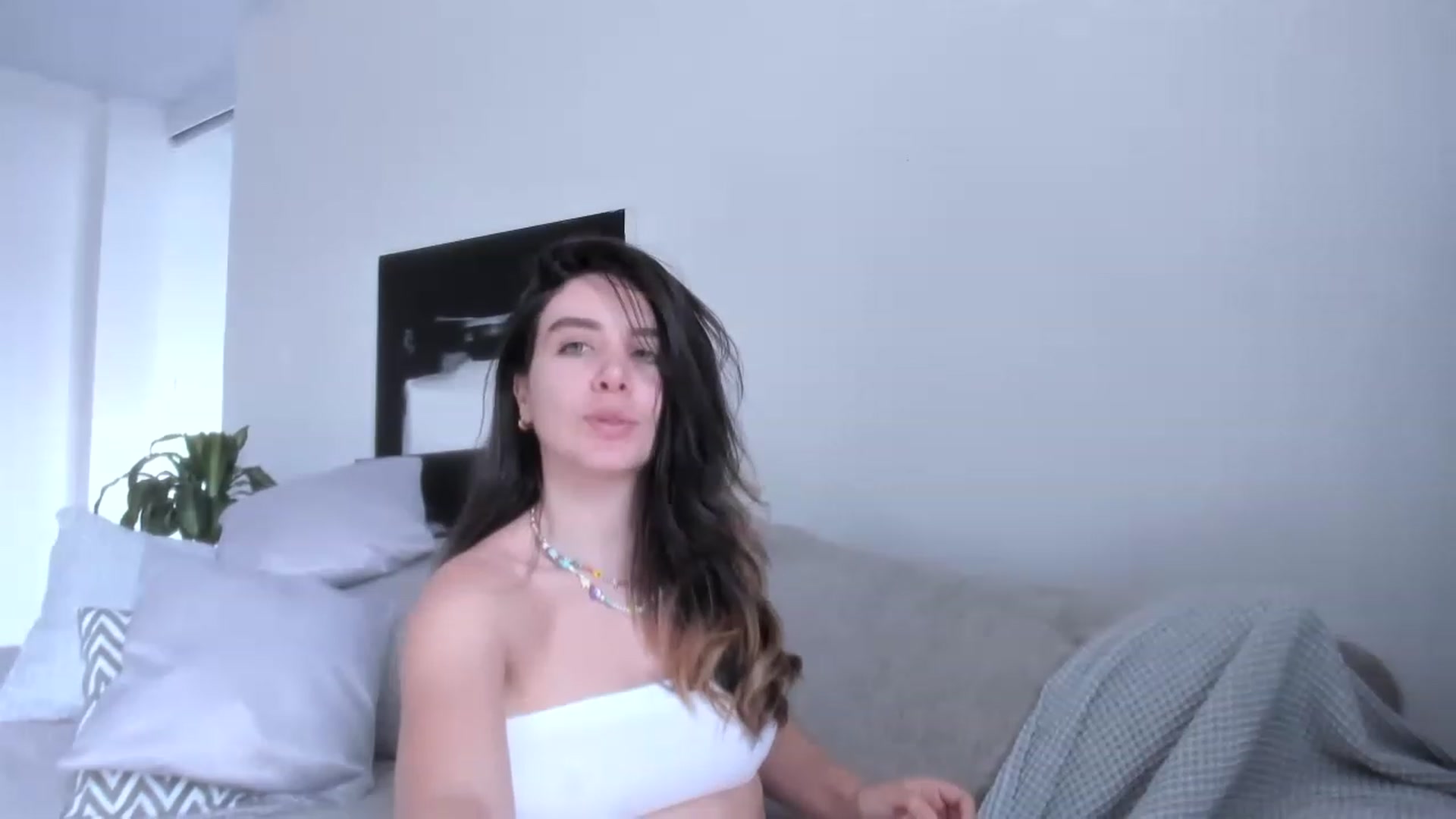 Gallery image thumbnail from LauraVega's myfreecams stream on, 05/20/2023, 17:07 image 4 of 20