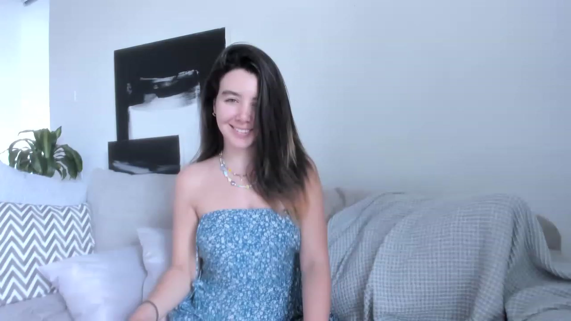 Gallery image thumbnail from LauraVega's myfreecams stream on, 05/22/2023, 16:02 image 16 of 20