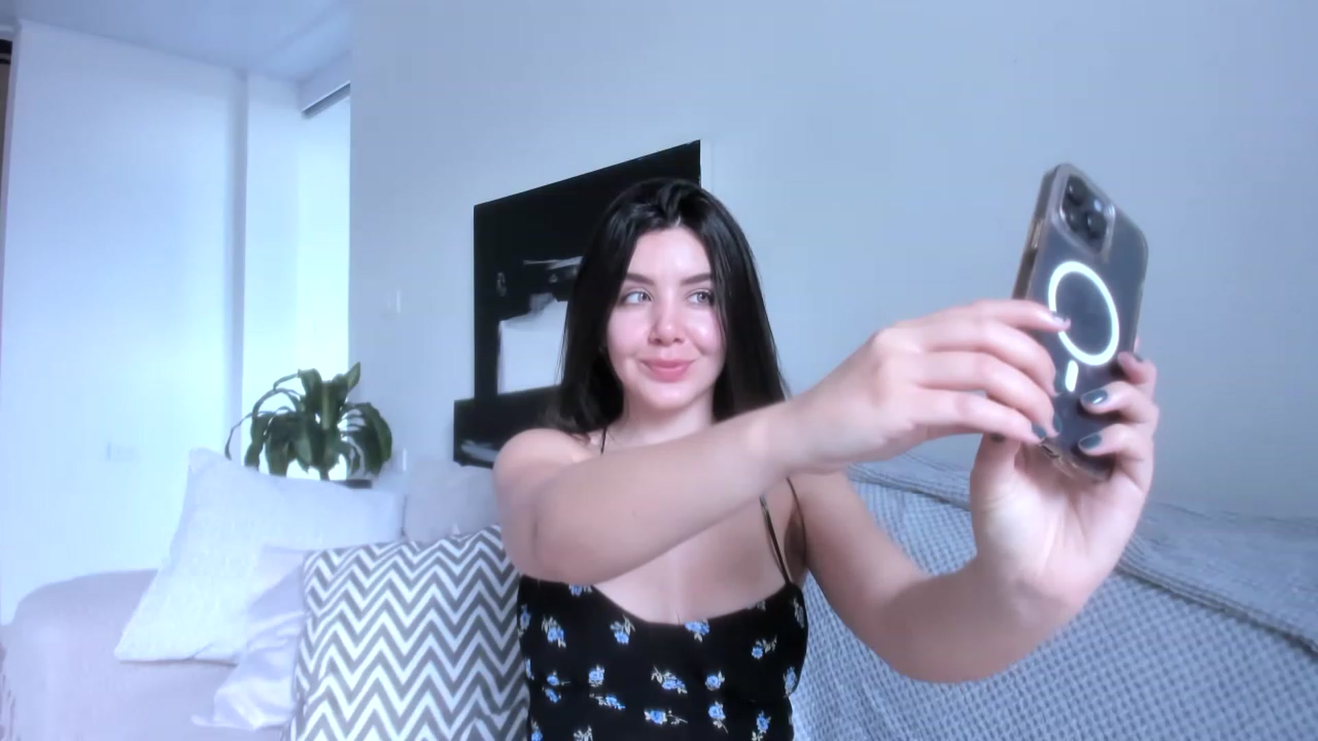 Gallery image thumbnail from LauraVega's myfreecams stream on, 05/27/2023, 15:19 image 2 of 20