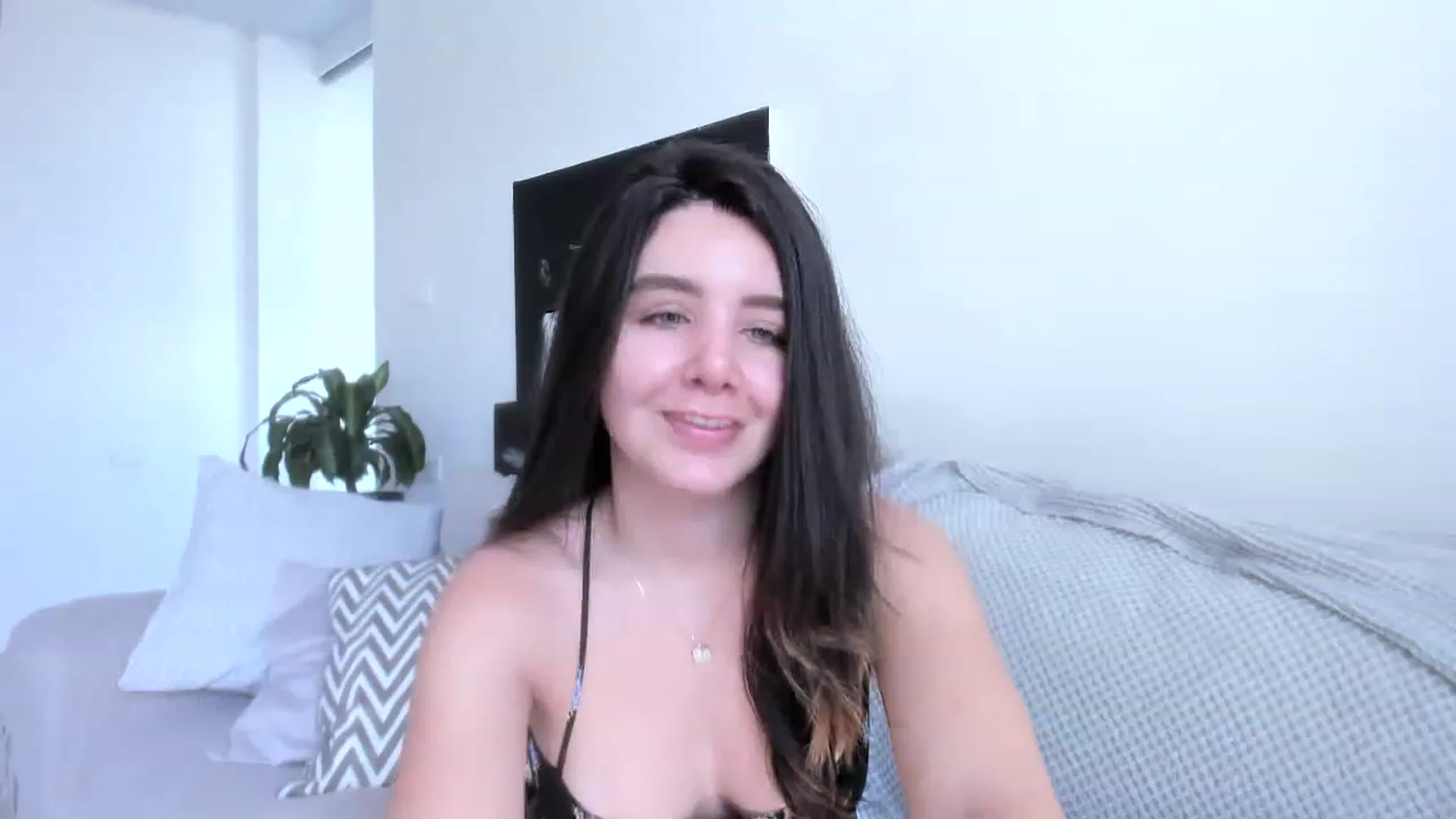 Gallery image thumbnail from LauraVega's myfreecams stream on, 05/27/2023, 15:19 image 19 of 20