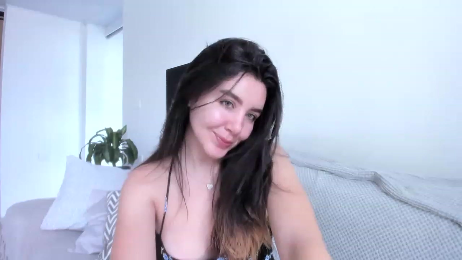 Gallery image thumbnail from LauraVega's myfreecams stream on, 05/27/2023, 15:19 image 6 of 20