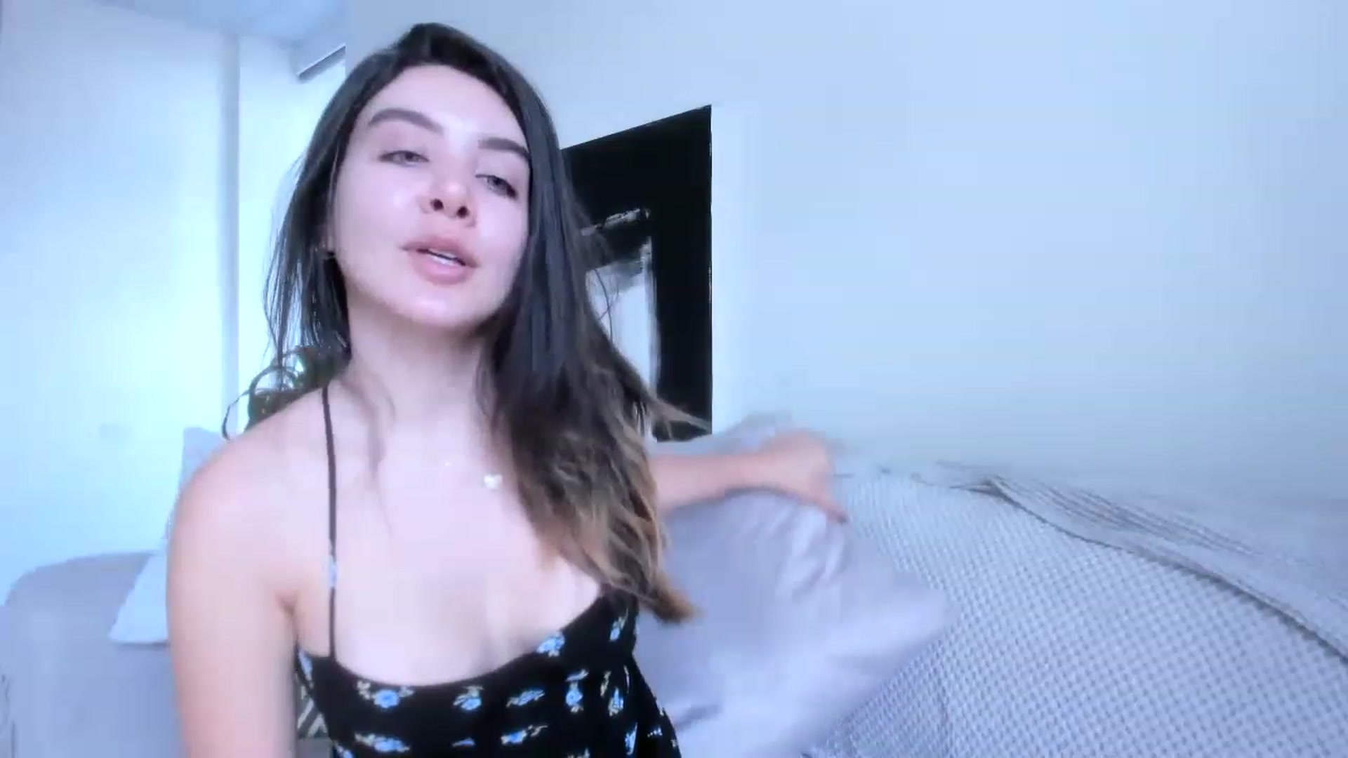 Gallery image thumbnail from LauraVega's myfreecams stream on, 05/27/2023, 15:43 image 6 of 20