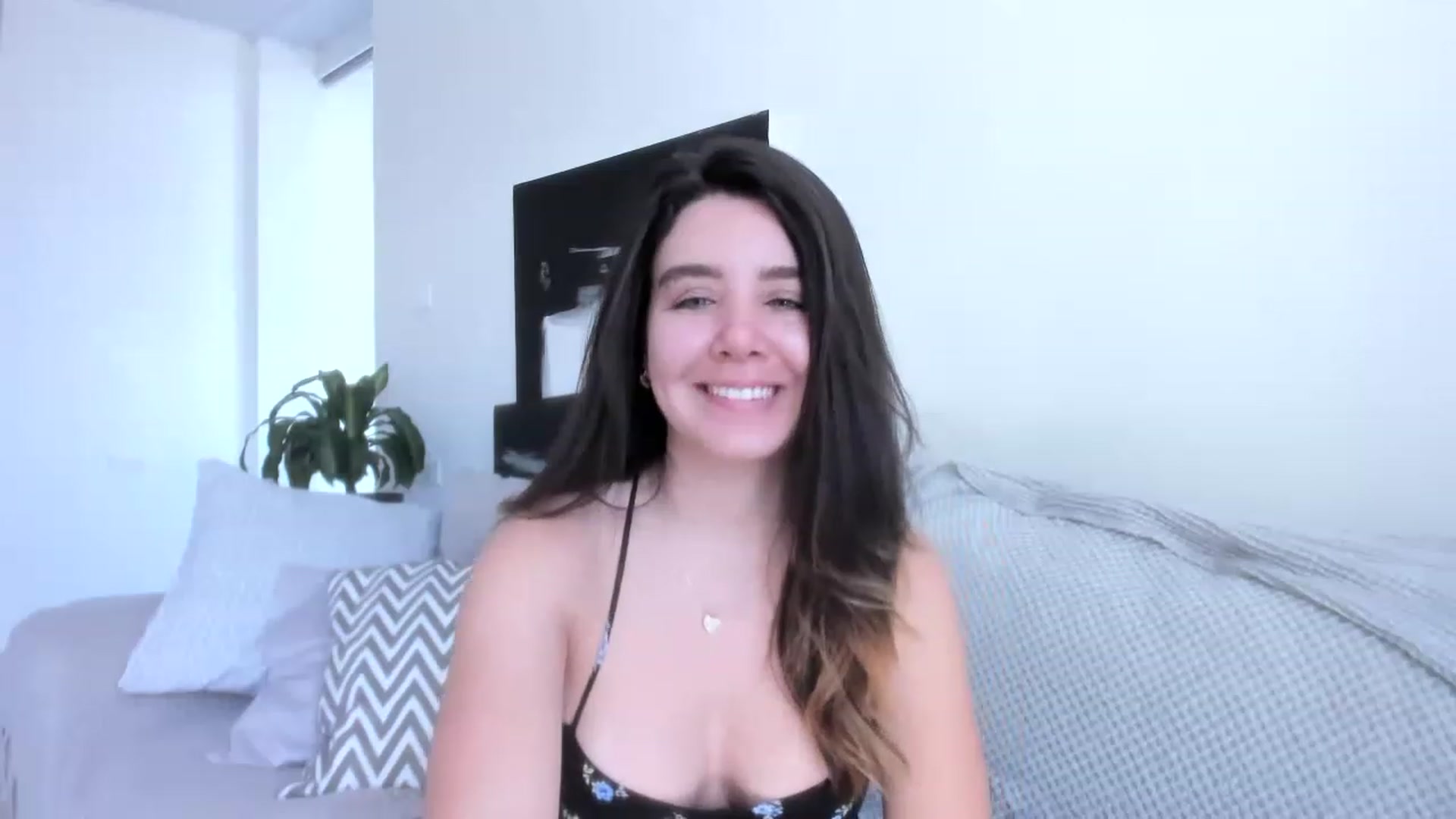 Gallery image thumbnail from LauraVega's myfreecams stream on, 05/27/2023, 15:43 image 2 of 20