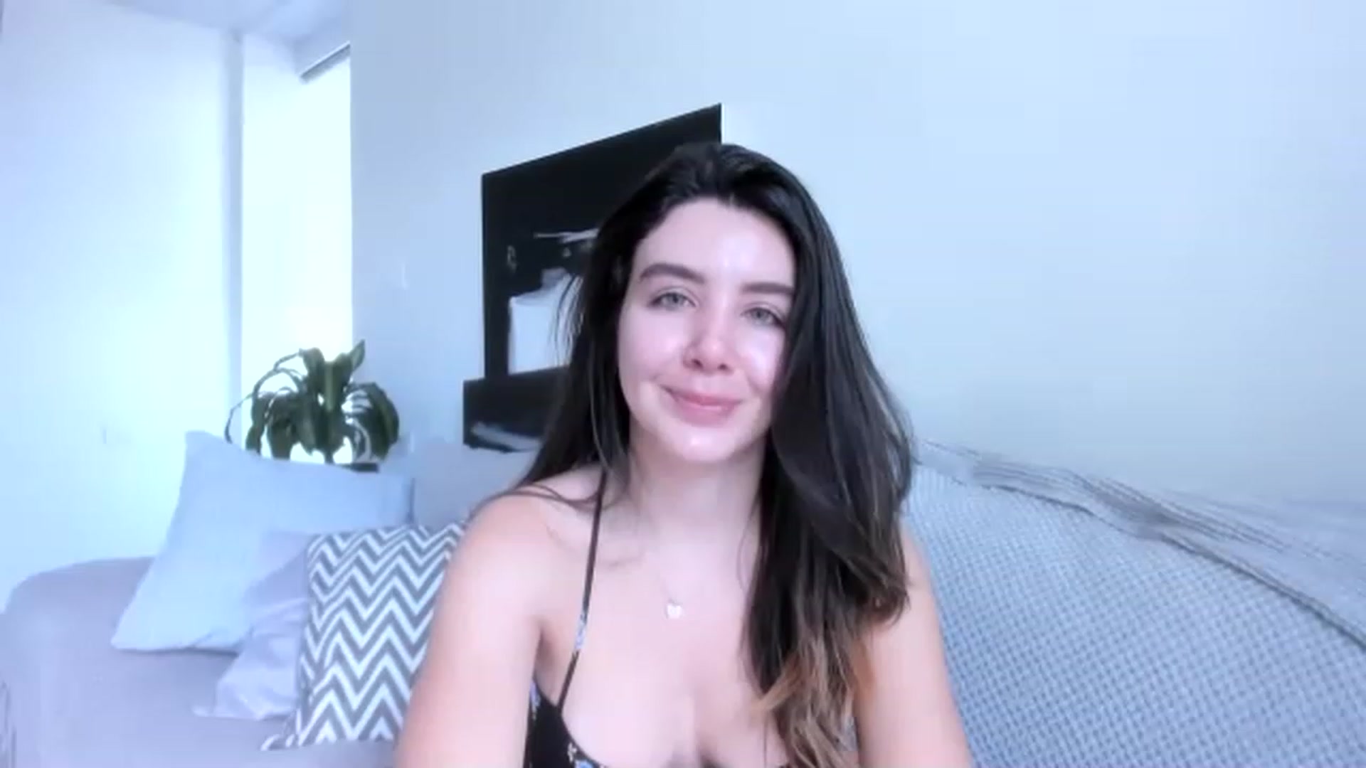 Gallery image thumbnail from LauraVega's myfreecams stream on, 05/27/2023, 15:43 image 1 of 20