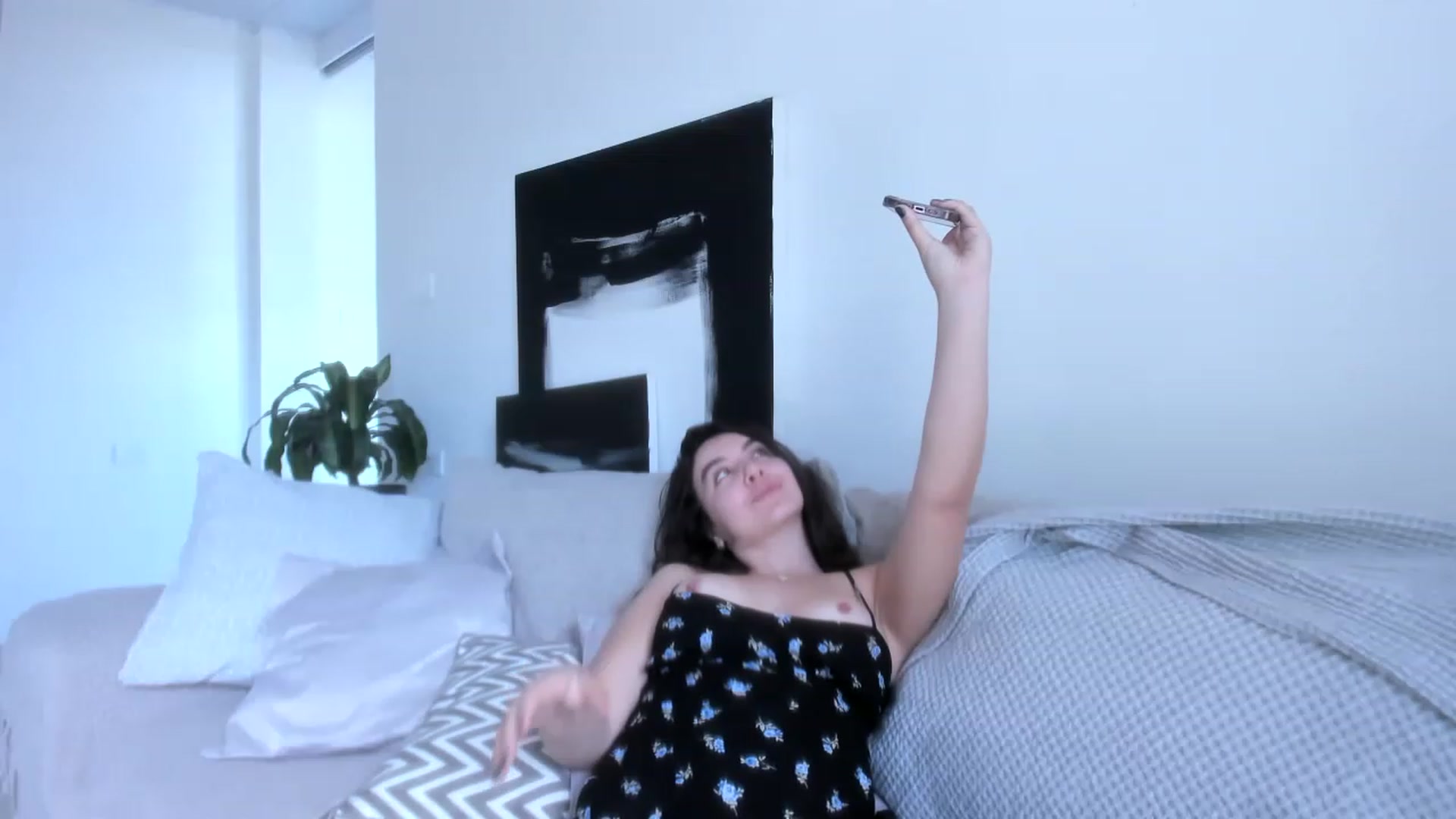 Gallery image thumbnail from LauraVega's myfreecams stream on, 05/27/2023, 15:43 image 14 of 20